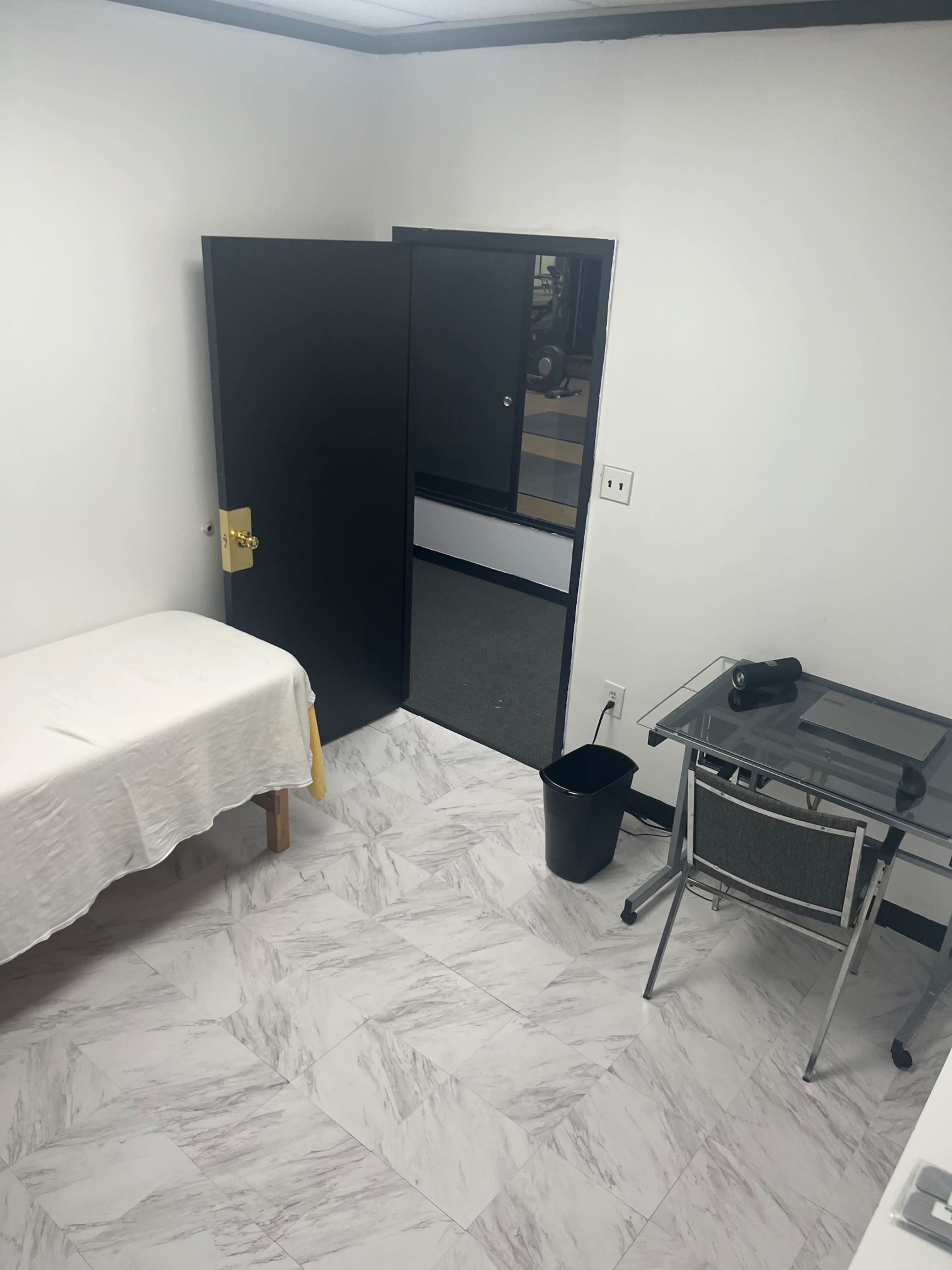 Medical office with gym included Image in Oak Park, Oak Park, MI