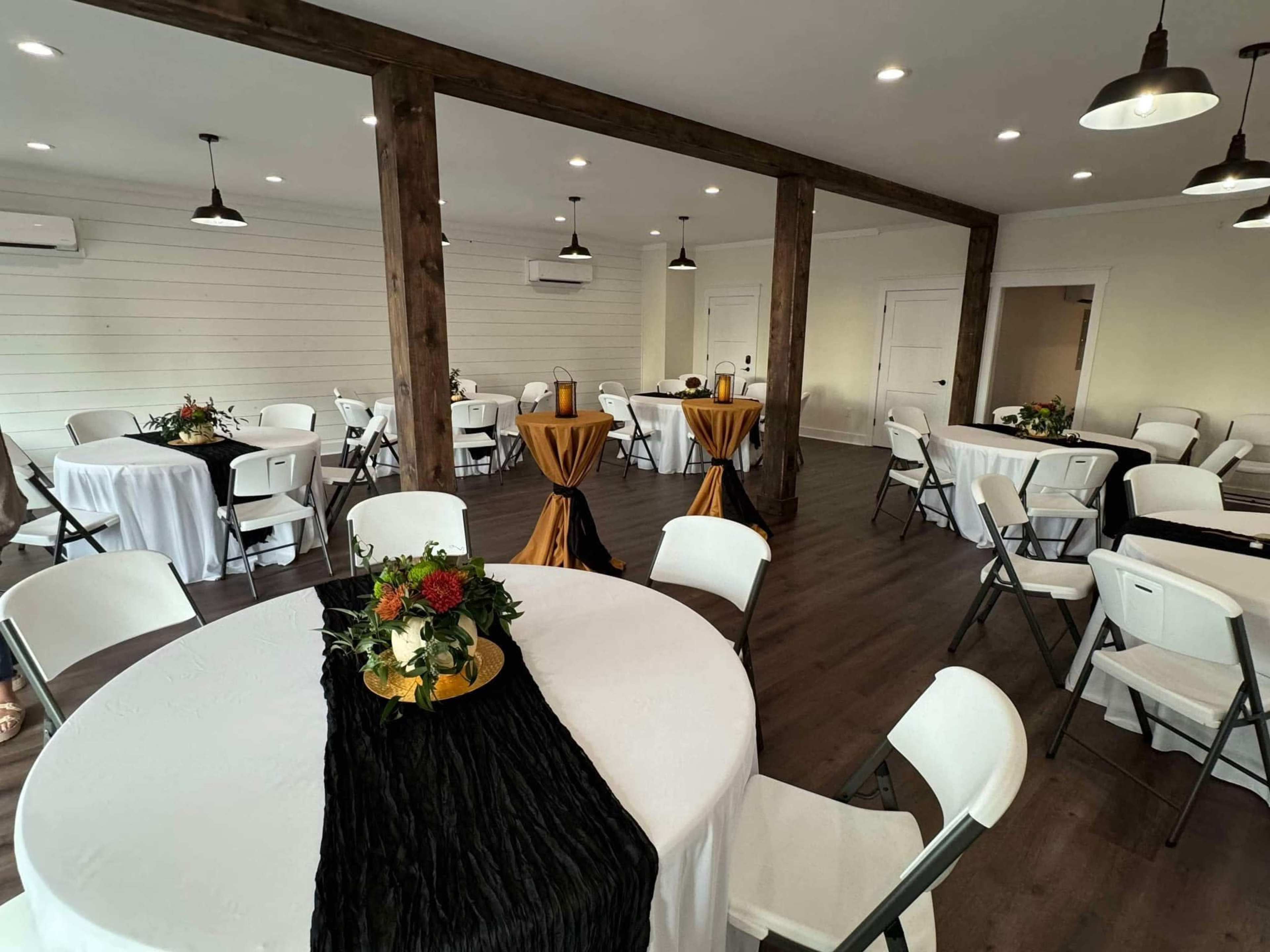 Downtown on the square with a beautiful historic open floor plan Image in Moulton, Moulton, AL