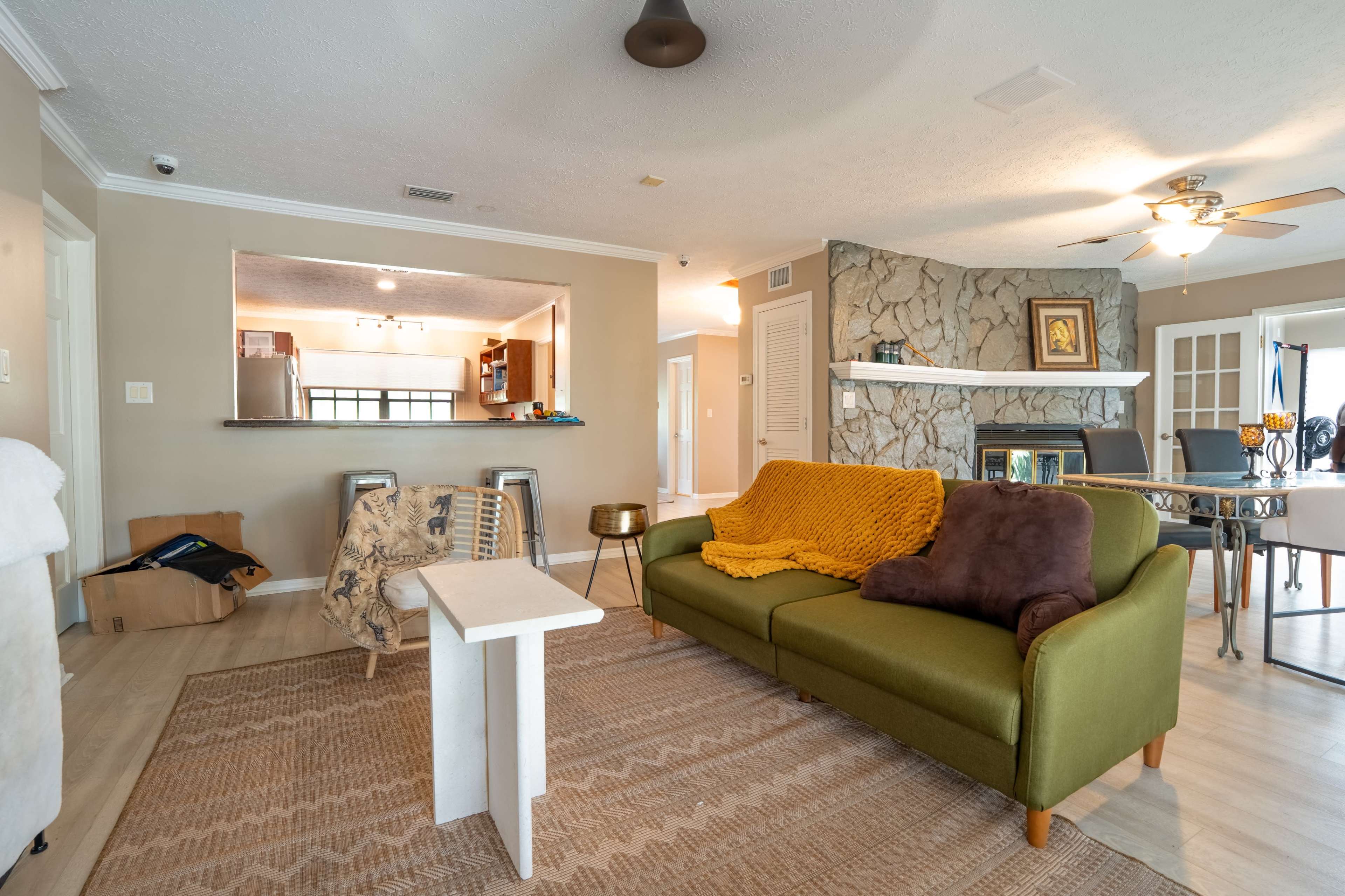 Roomy Event-Ready Space with Stone Fireplace and a Quiet Suburban feel Image in Riverview, Riverview, FL