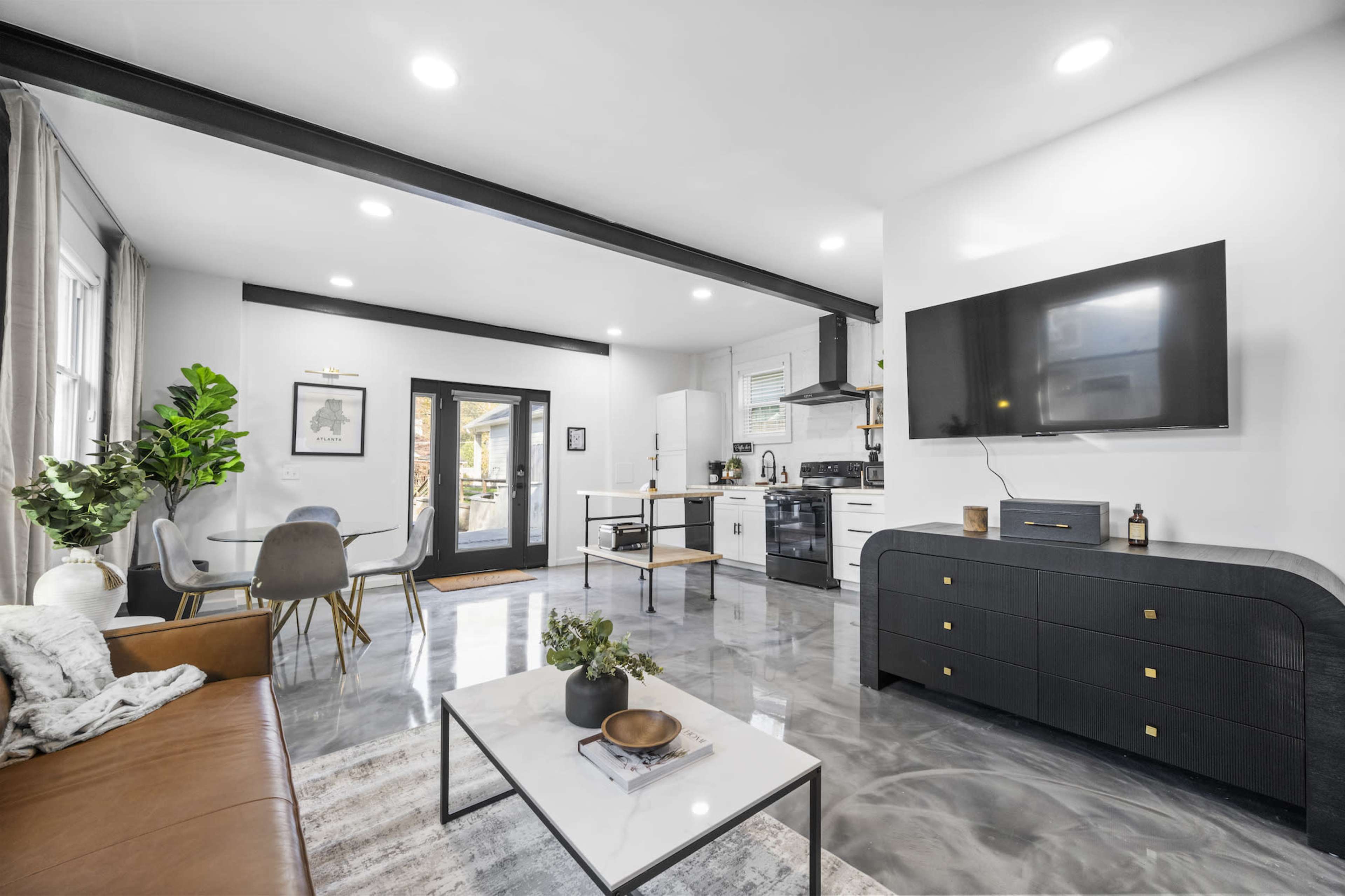 Modern Luxe Industrial Studio w/ Natural Light Image in East Point, Atlanta, GA