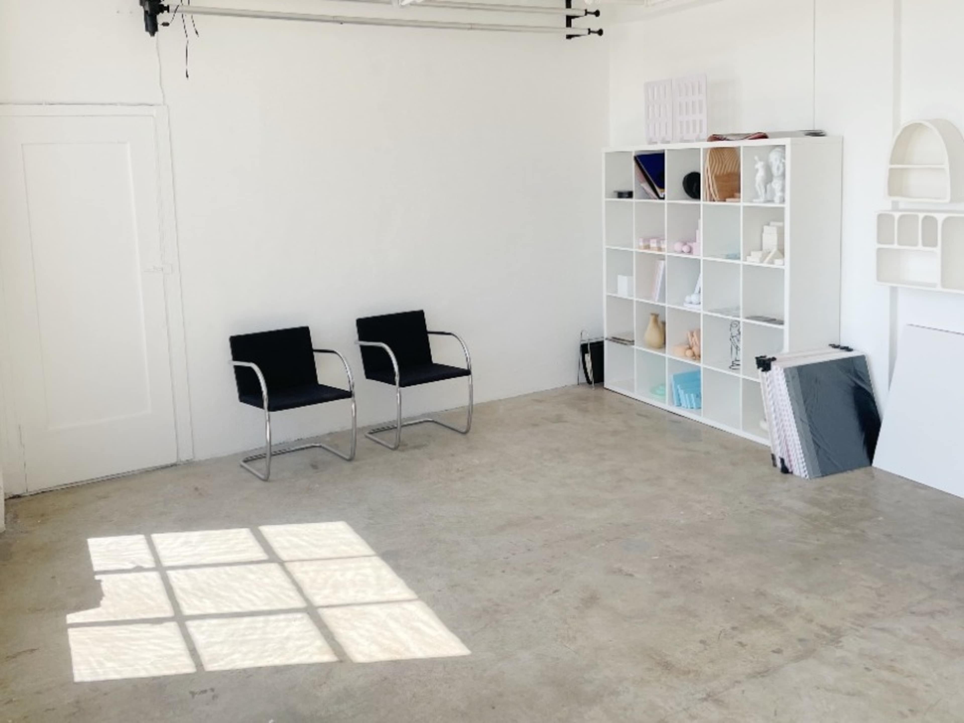 300 Sqf Room with PROP WALL