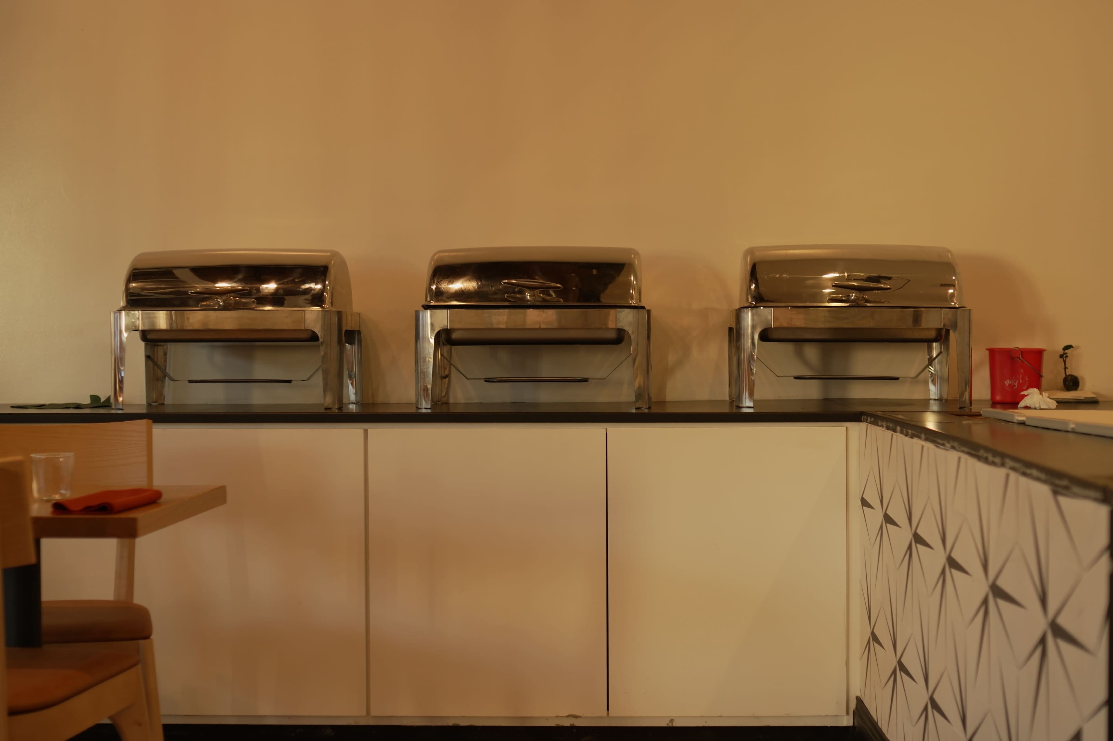 Spacious venue on Hollywood Blvd.  Natural lighting by day and cozy vibes in the evening. Image in Hollywood, Los Angeles, CA