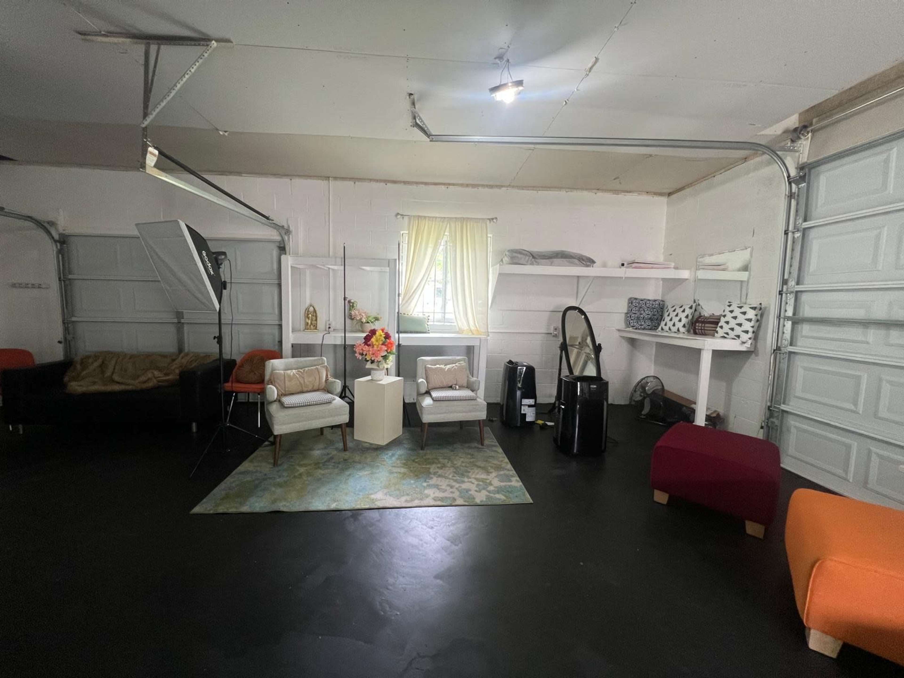 Large Photo and Video Studio Downtown with Parking, seamless paper, lighting and creative sets designs Image in , Fayetteville, GA