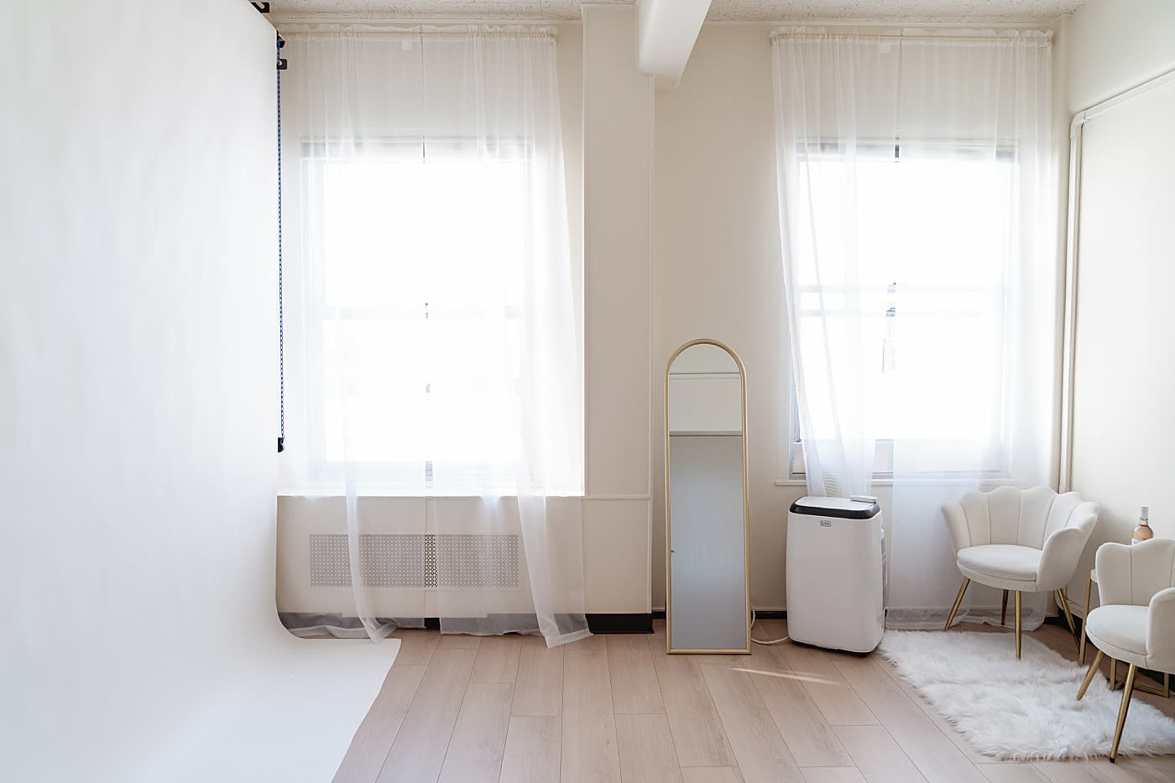 Downtown Studio with Natural Light Image in Lower State, Santa Barbara, CA