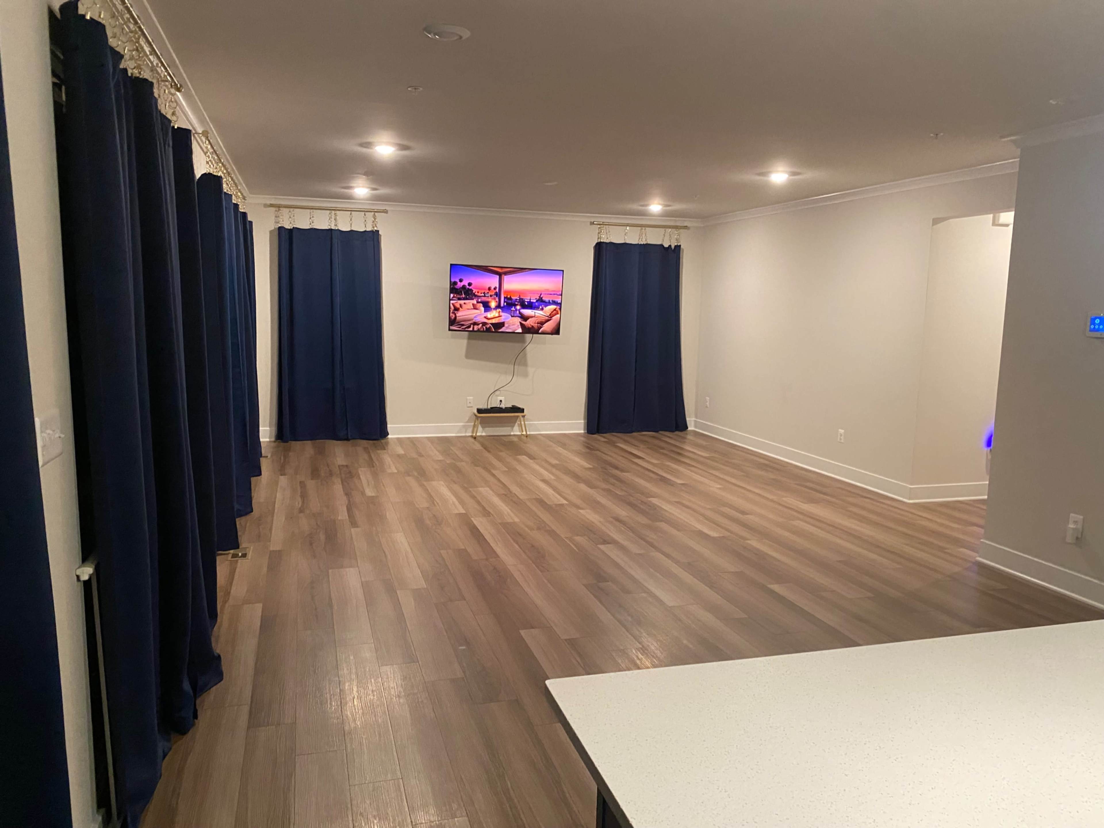 Spacious Urban Retreat with Modern Kitchen and Open Layout Image in , White plains, MD