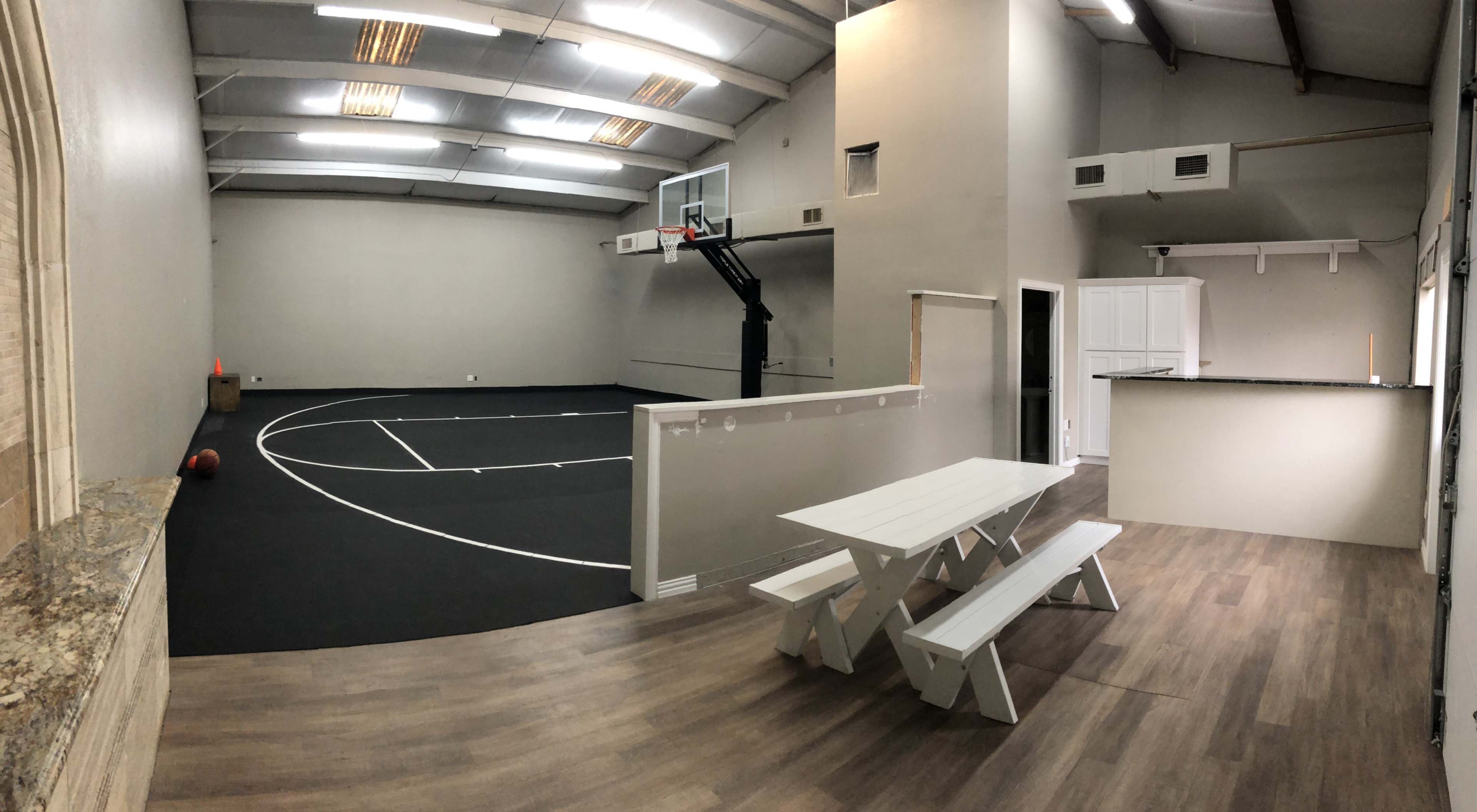 Spacious 4,000 sq ft Gym with Basketball Court, Lobby and Office in Leander/Liberty Hill Area Image in , Cedar Park, TX