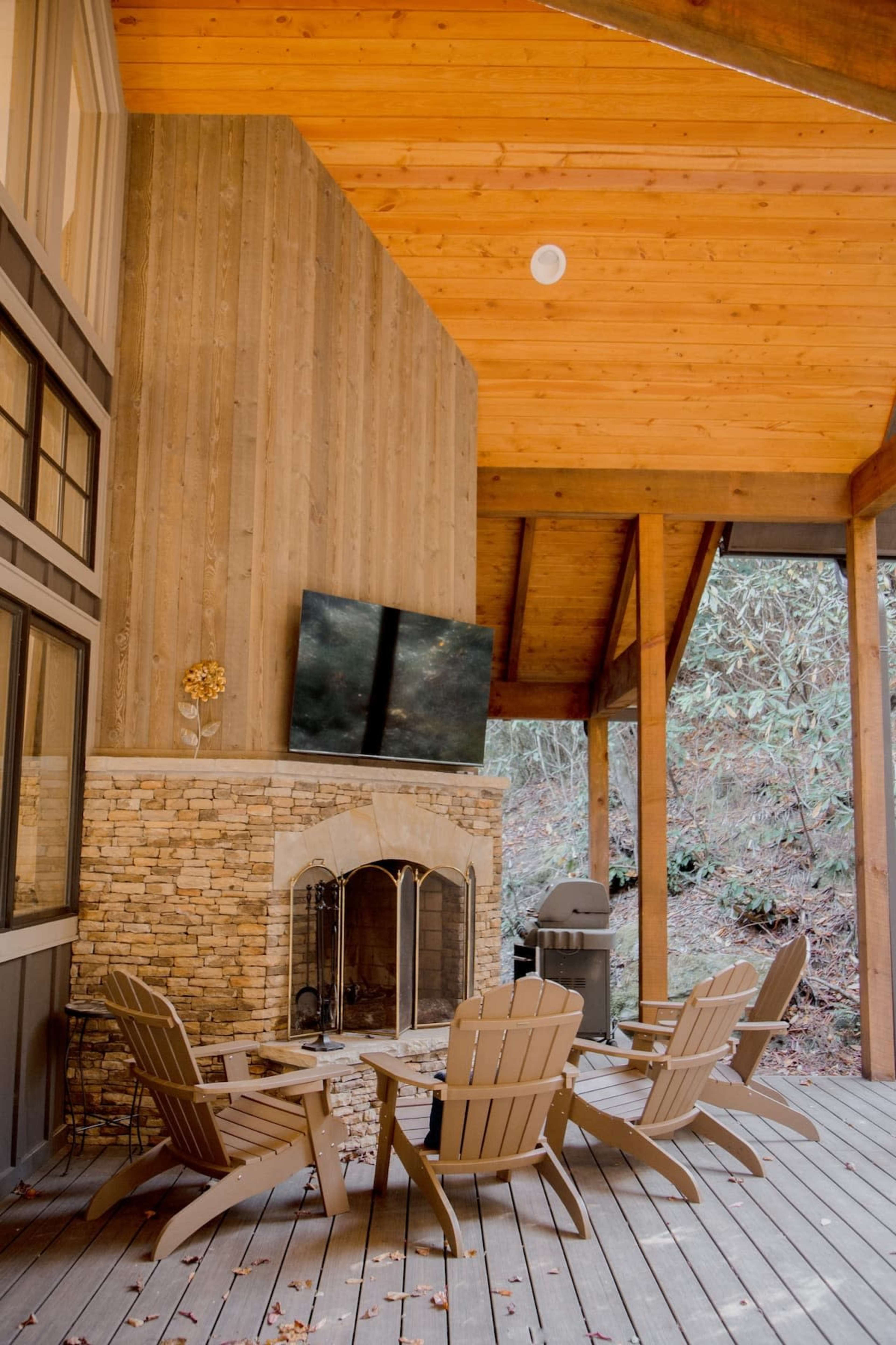 Luxury Cabin in Western NC Mountains (within Nantahala National Forest) and walking distance to Glen Falls. Image in , Highlands, NC
