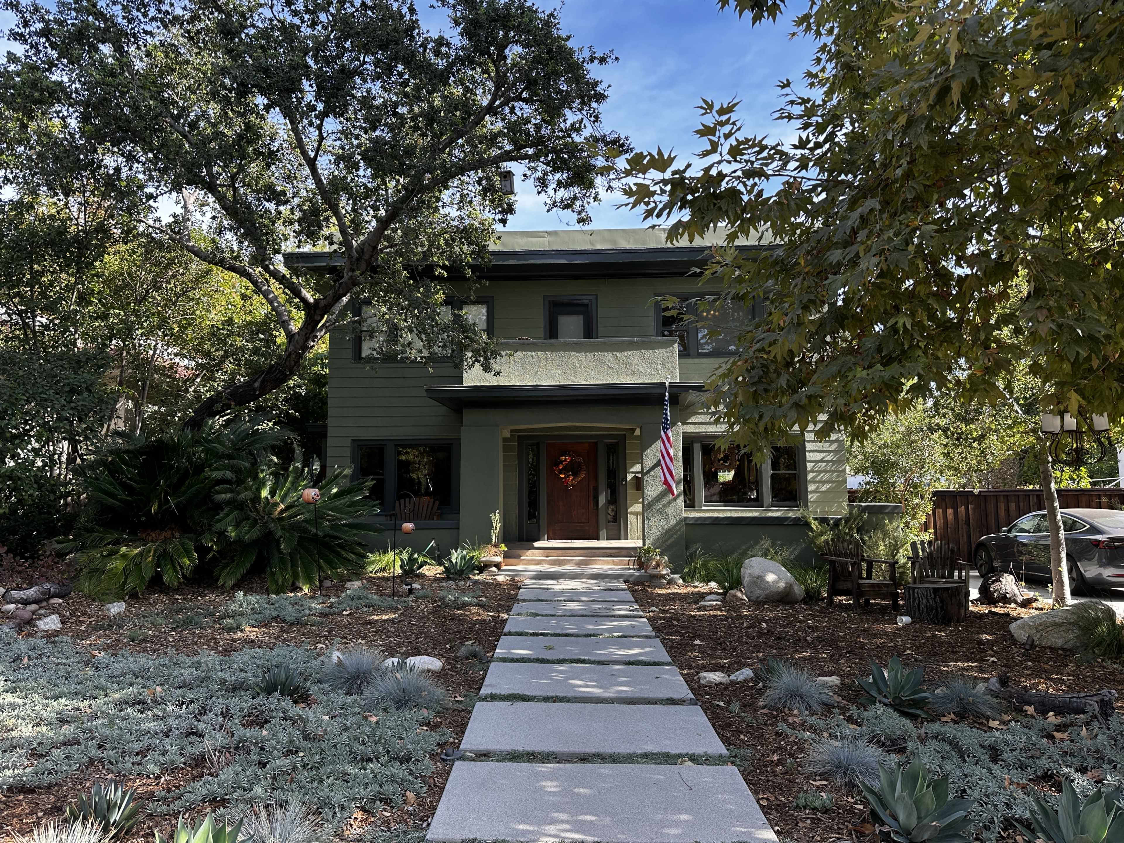 Historic Craftsman with Lush Garden Image in Historic Highlands, Pasadena, CA