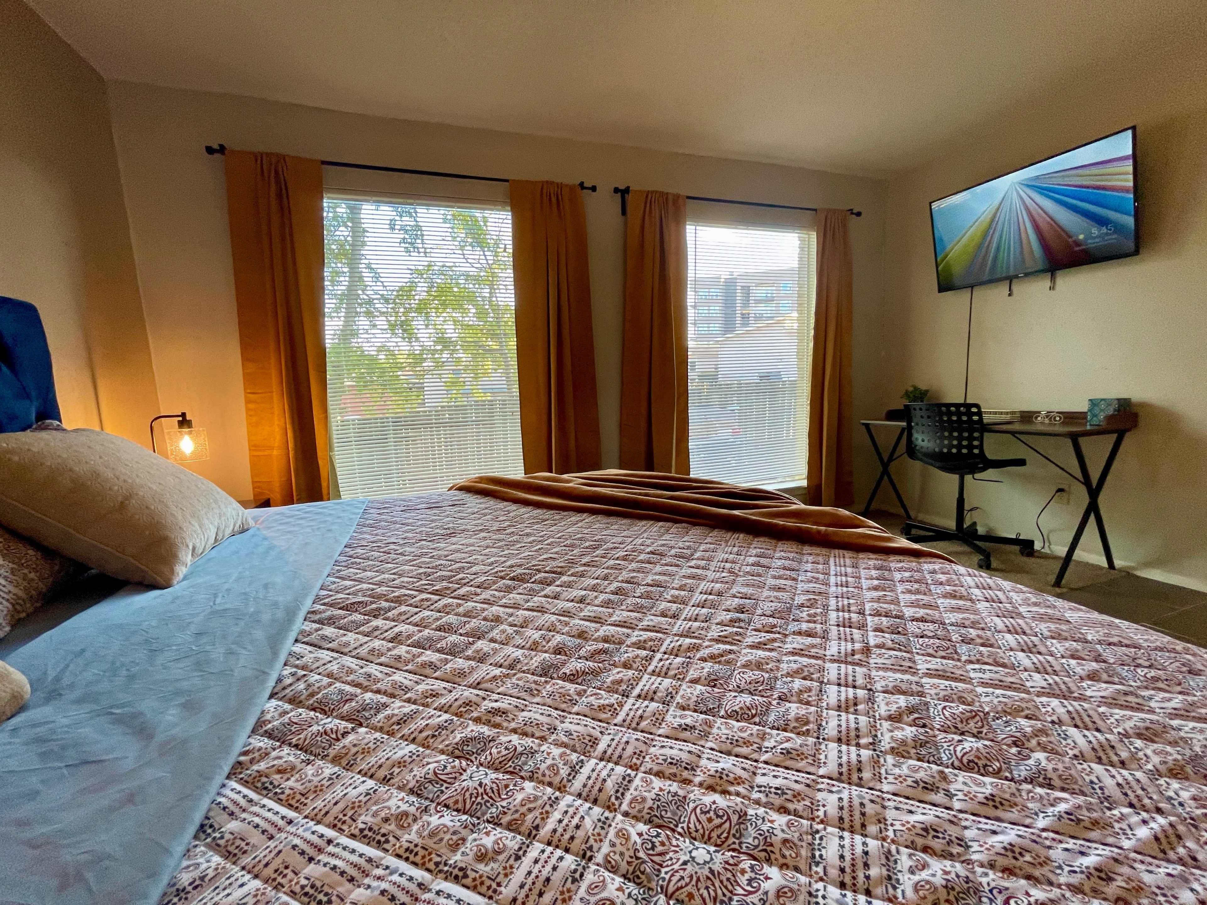 2br/2 bath/King House - 5 minutes to DT Austin! Image in Riverside, Austin, TX