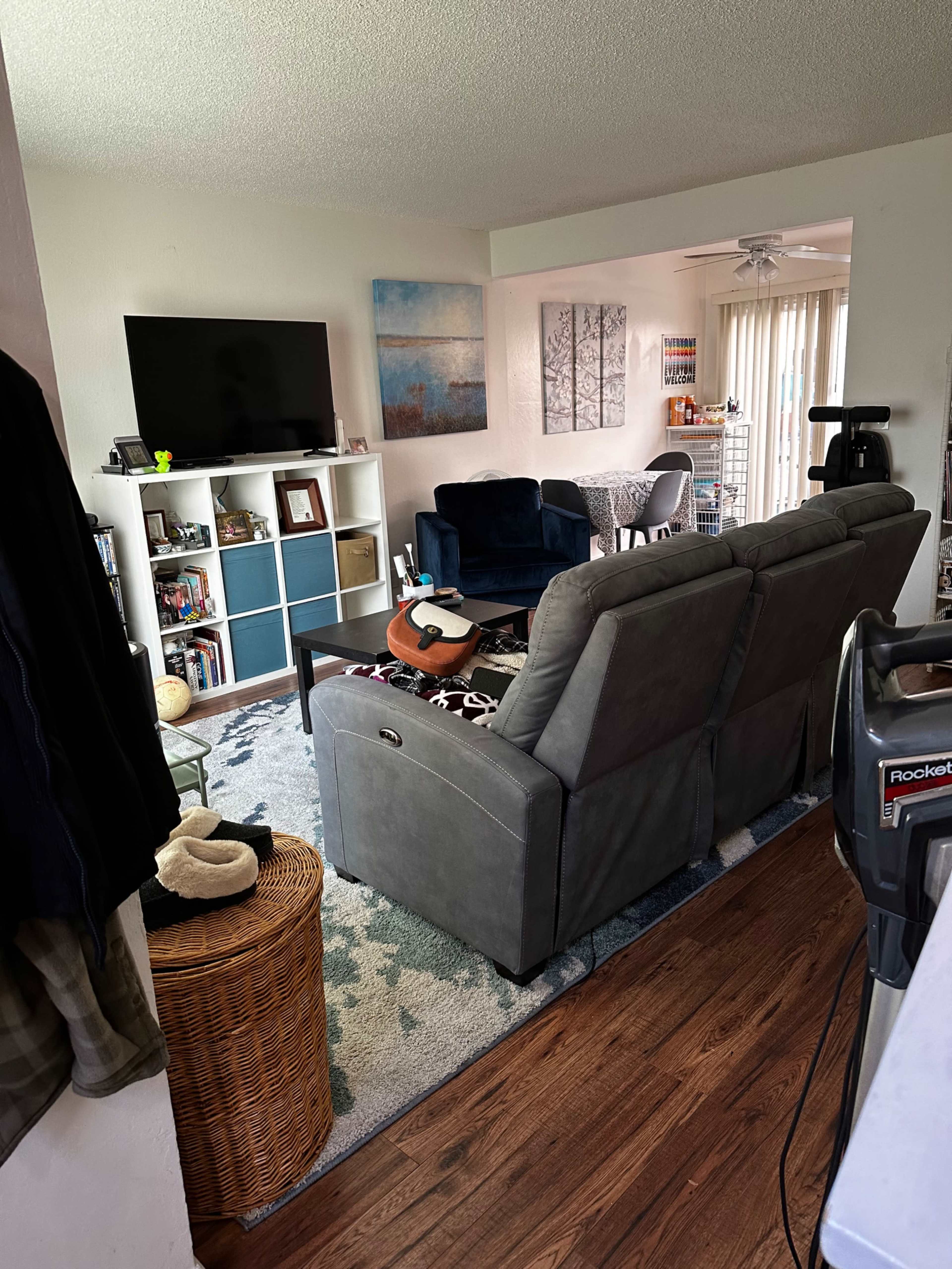 Is located close to downtown. Empty room in a 2 bed 1.5 bath apartment. Image in Livermore, Livermore, CA