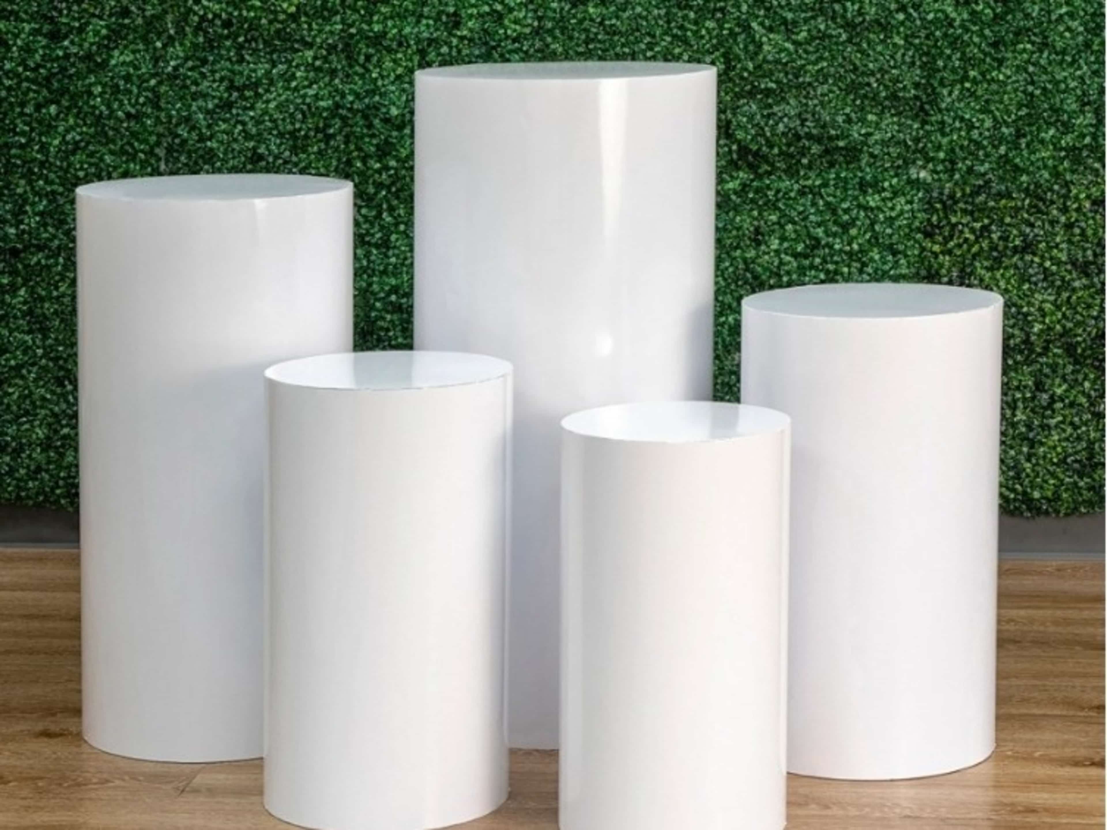 5 Pedestal Stands