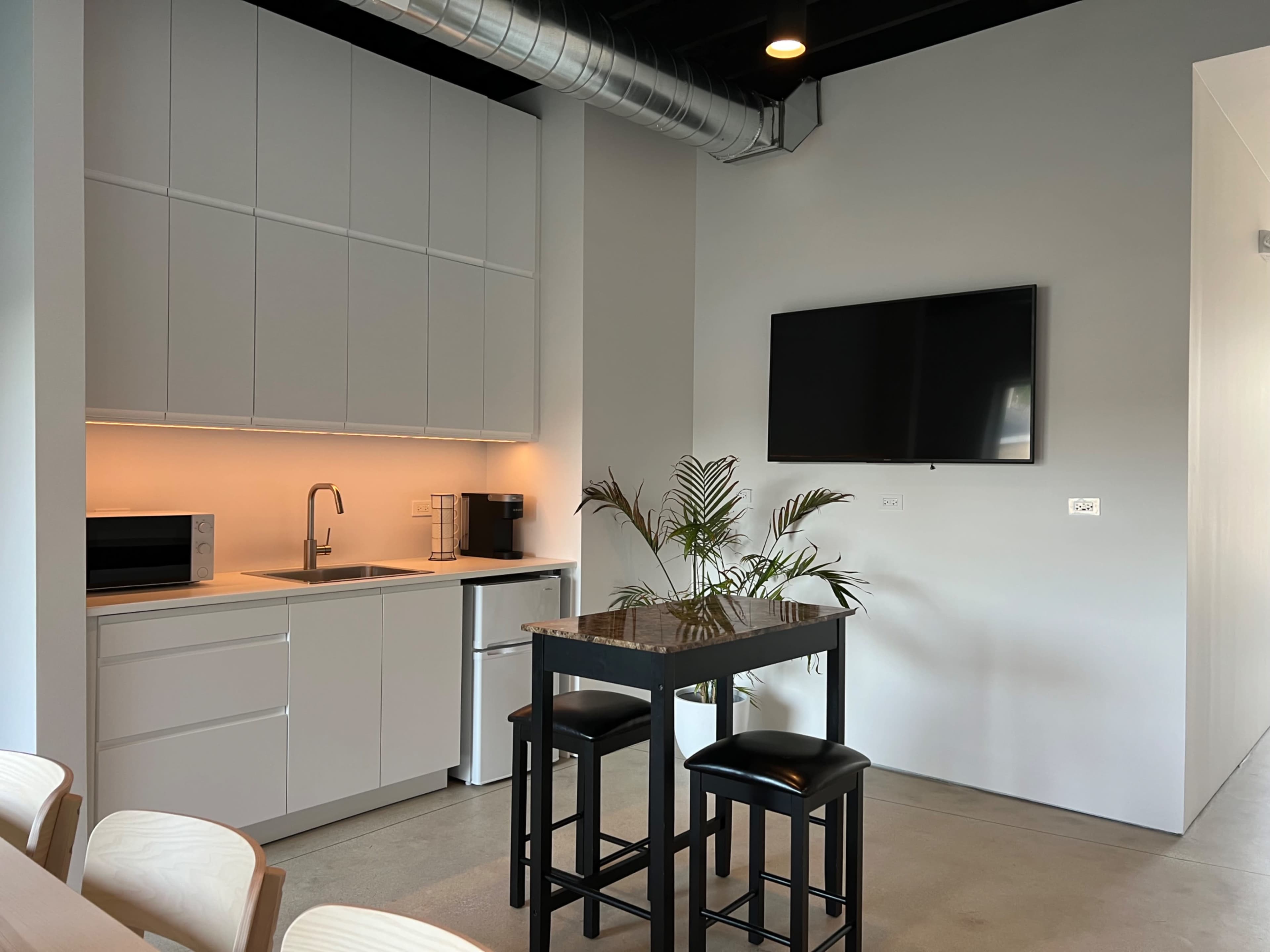 SOPHISTICATED MODERN OFFICE SPACE Image in Leyden Township, Franklin Park, IL
