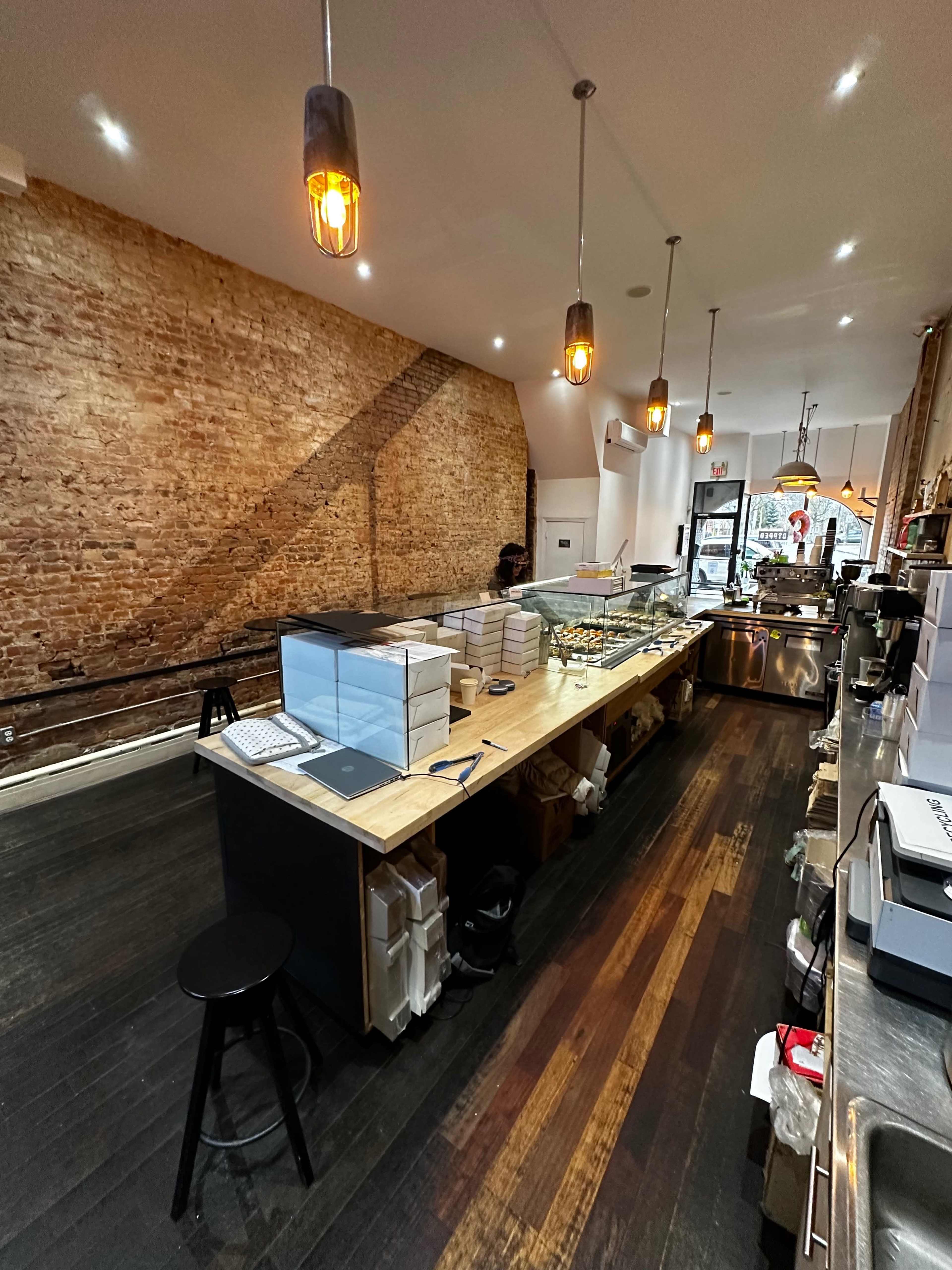 Downtown 1000sqft rustic Space with high ceilings, brick walls and cozy atmosphere Image in Parkdale, Toronto, ON