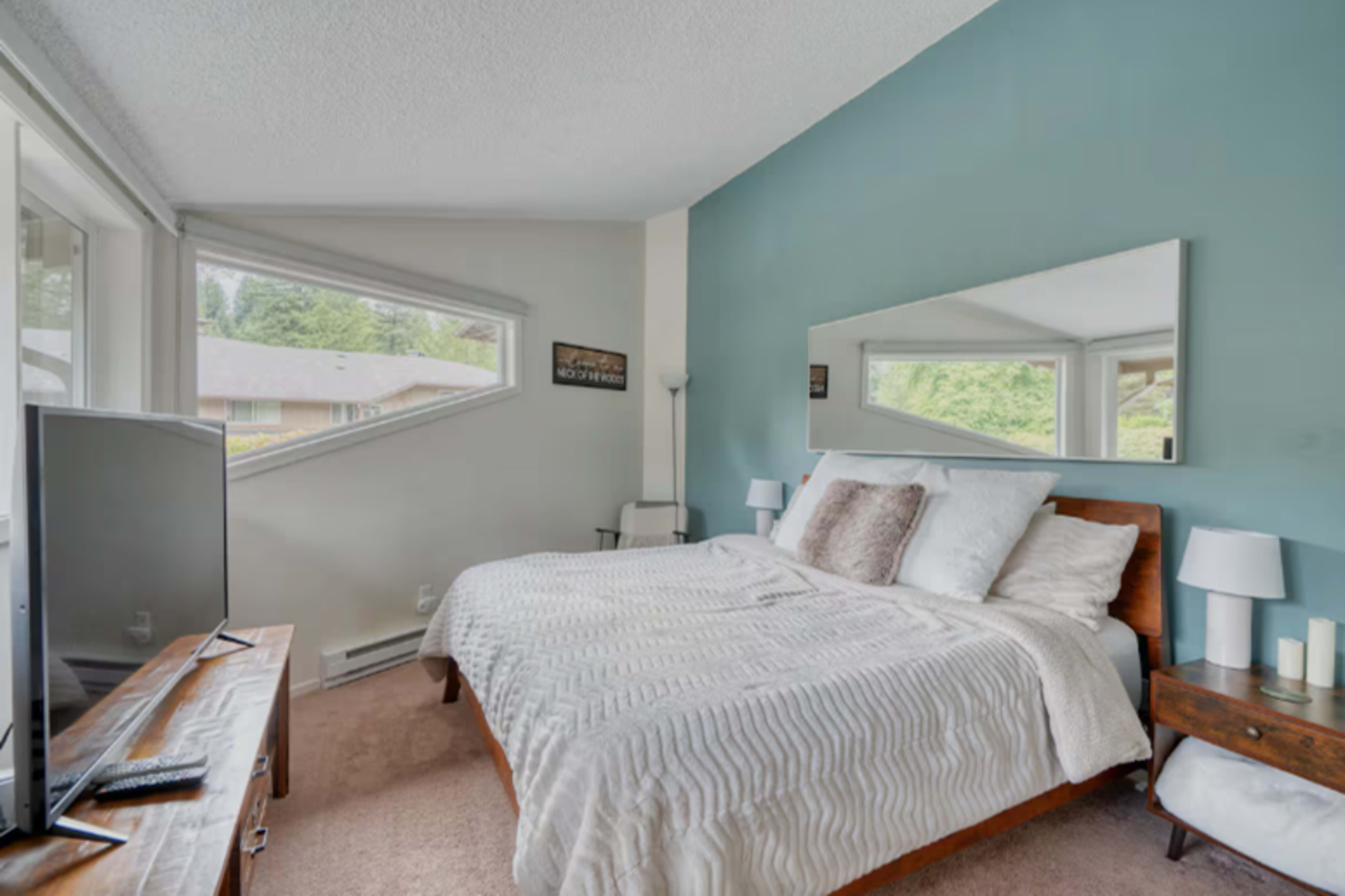 Cozy Mountain Condo on Hole #1 of a Golf Course, minutes away from skiing and hiking Image in Welches, Welches, OR