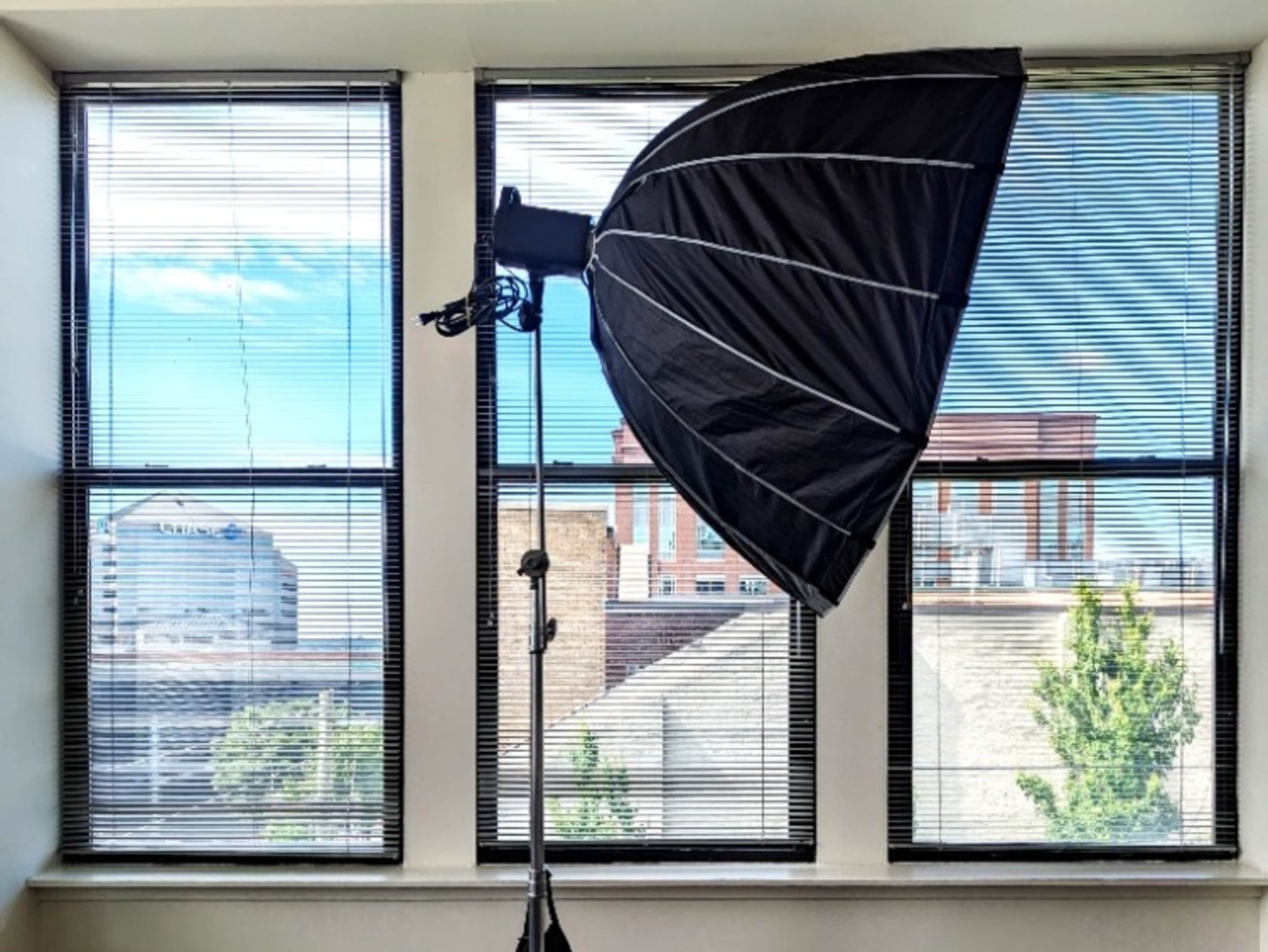 SK400 II flash with large parabolic umbrella