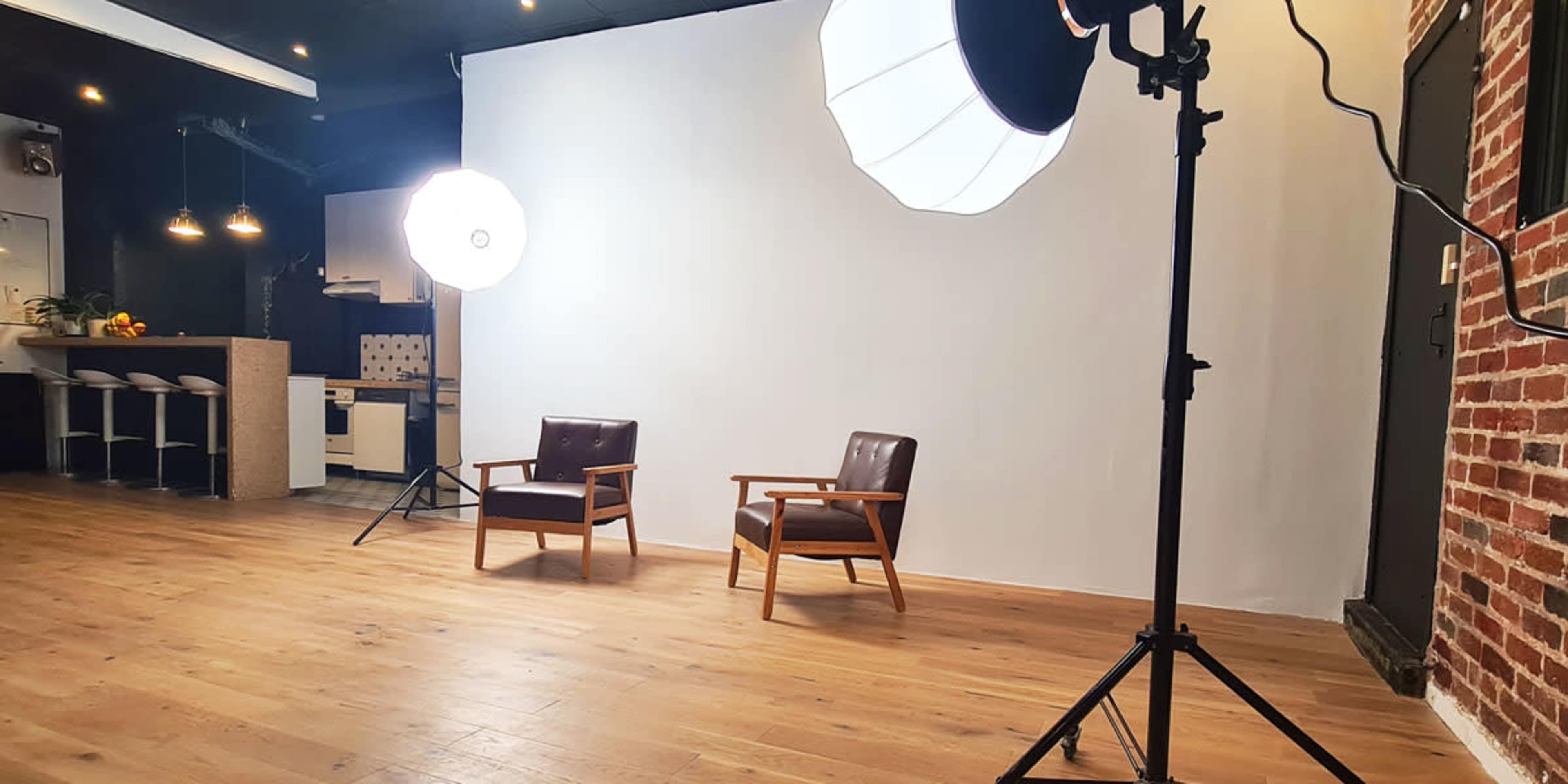 Studio photo style loft en lumière naturelle Image in Ménilmontant, Paris, 