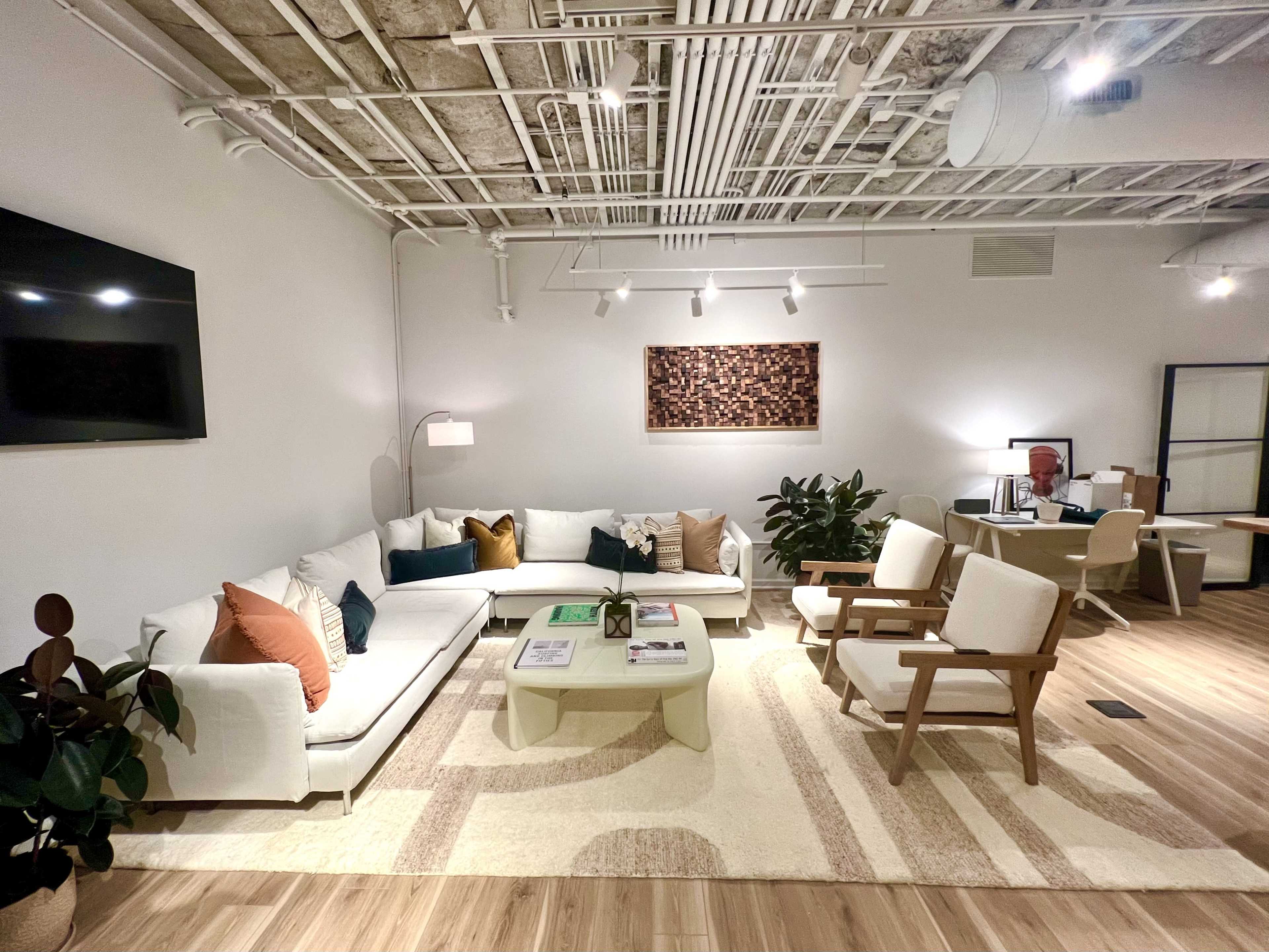 Upscale large multi-room podcast audio and video production studio Image in Elizabeth, Charlotte, NC