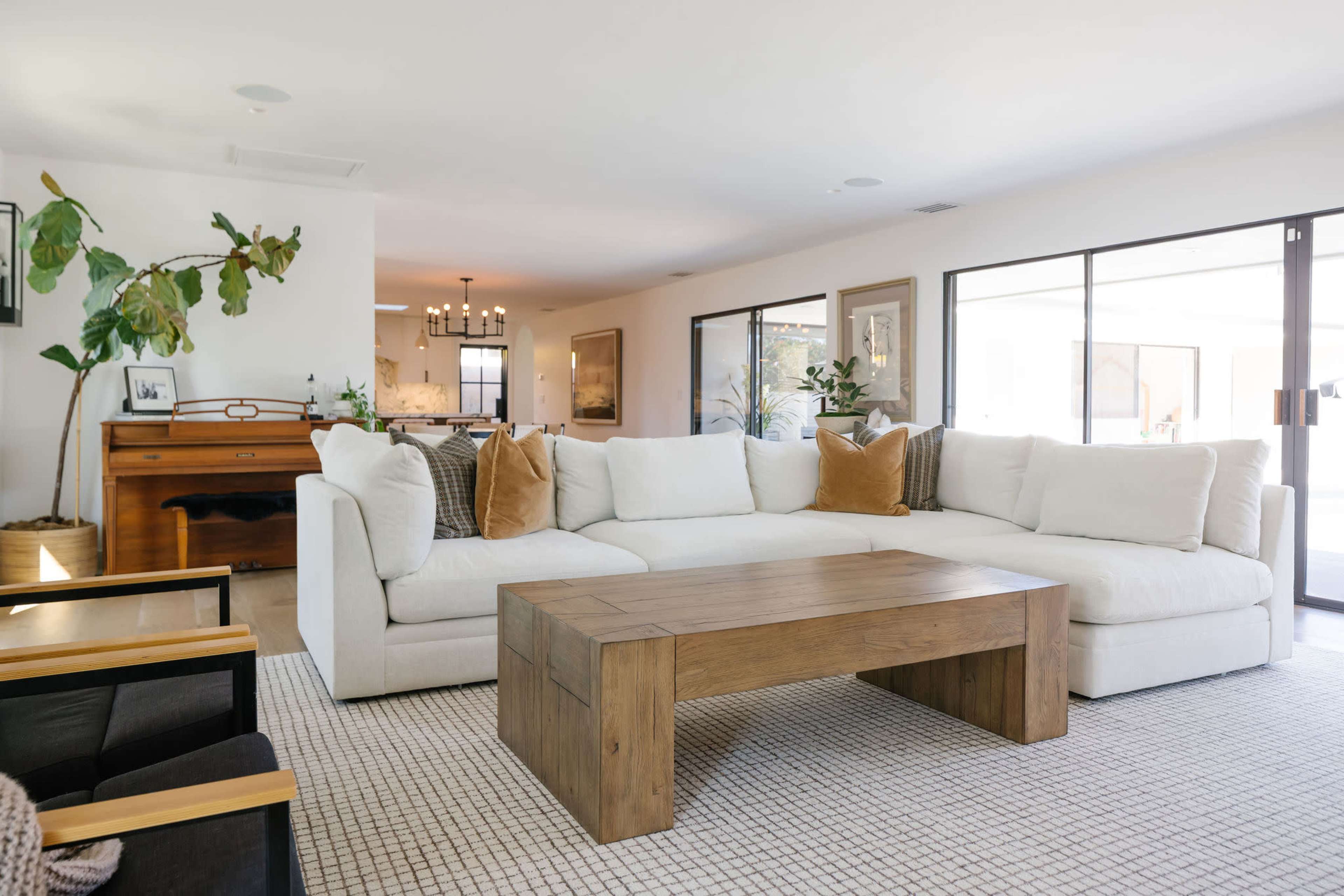 Coastal Modern Home With Open Space And Natural Light Image in East Side Costa Mesa, Newport Beach, CA