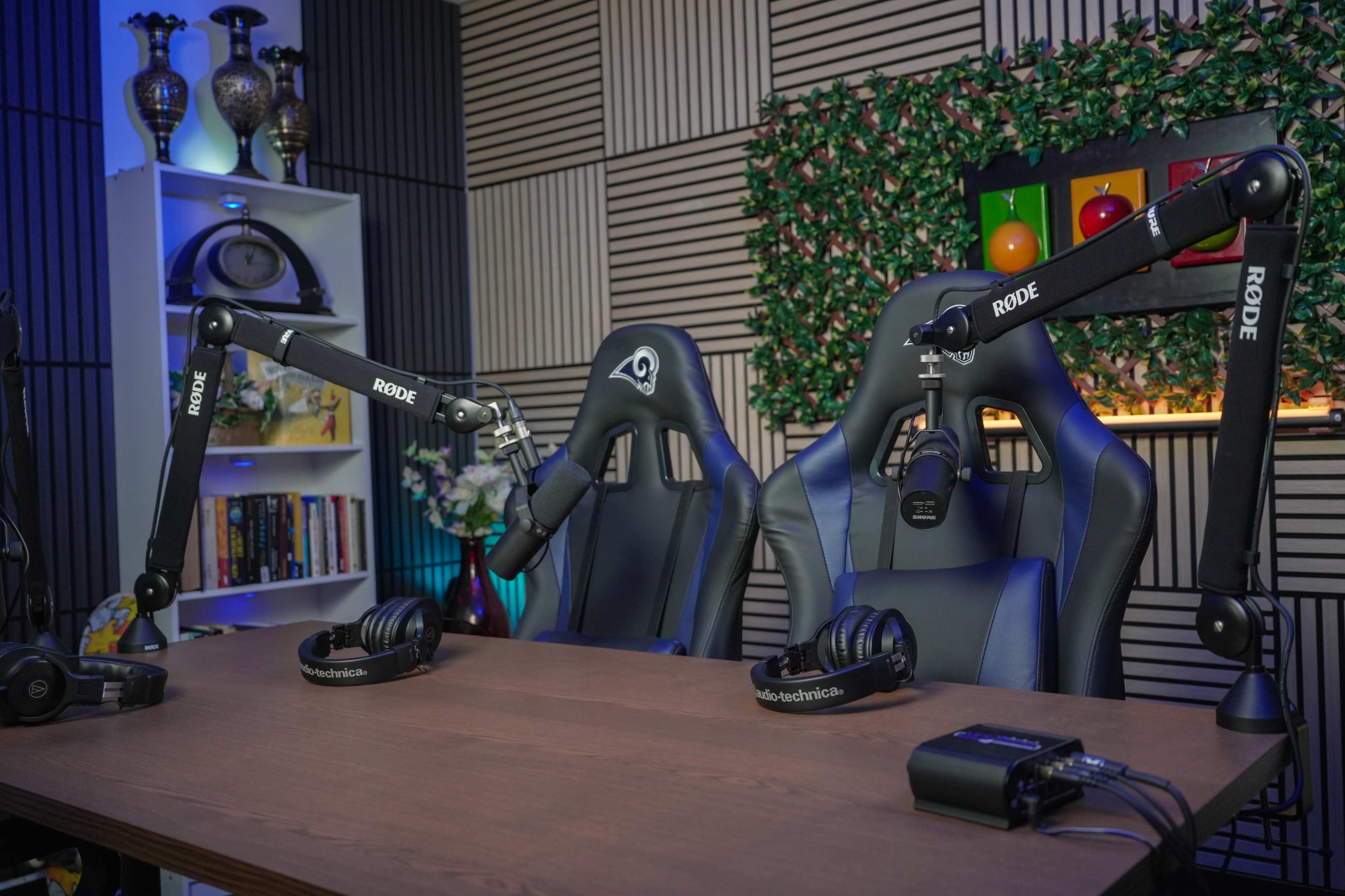 Modern Podcast Studio Near Chinook Mall with Easy Access Image in Alyth/Bonnybrook, Calgary, AB