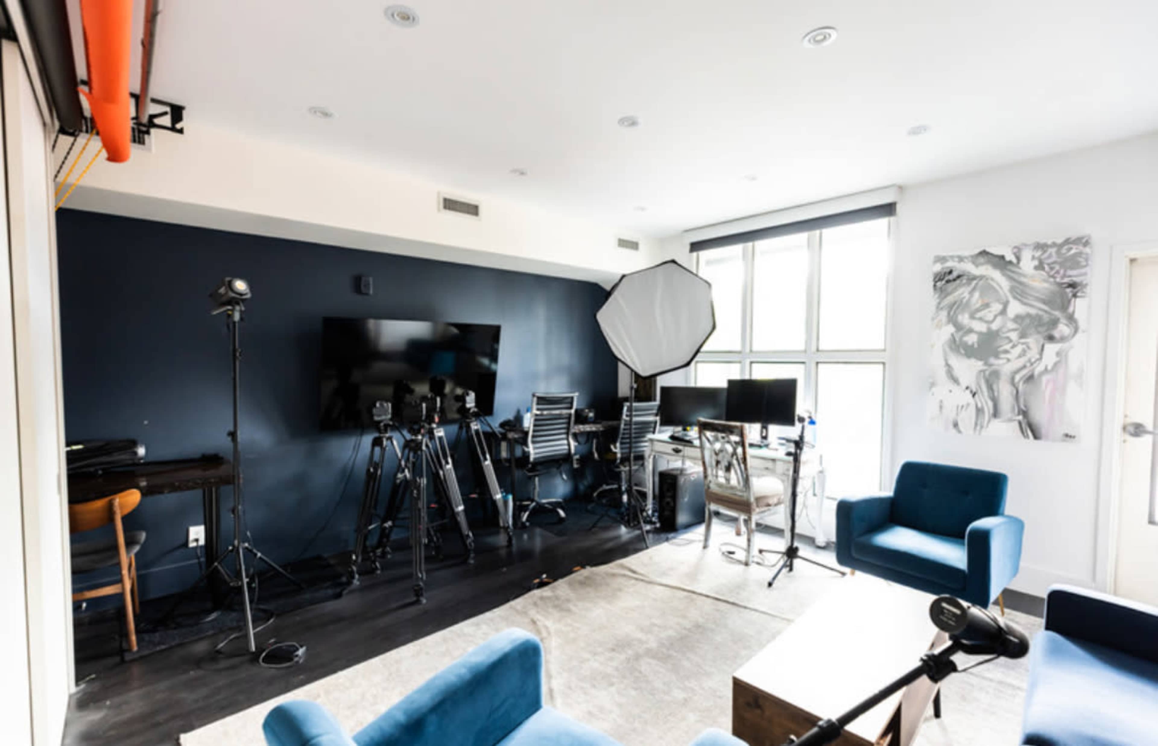 Little Italy photo studio Image in Palmerston - Little Italy, Toronto, ON