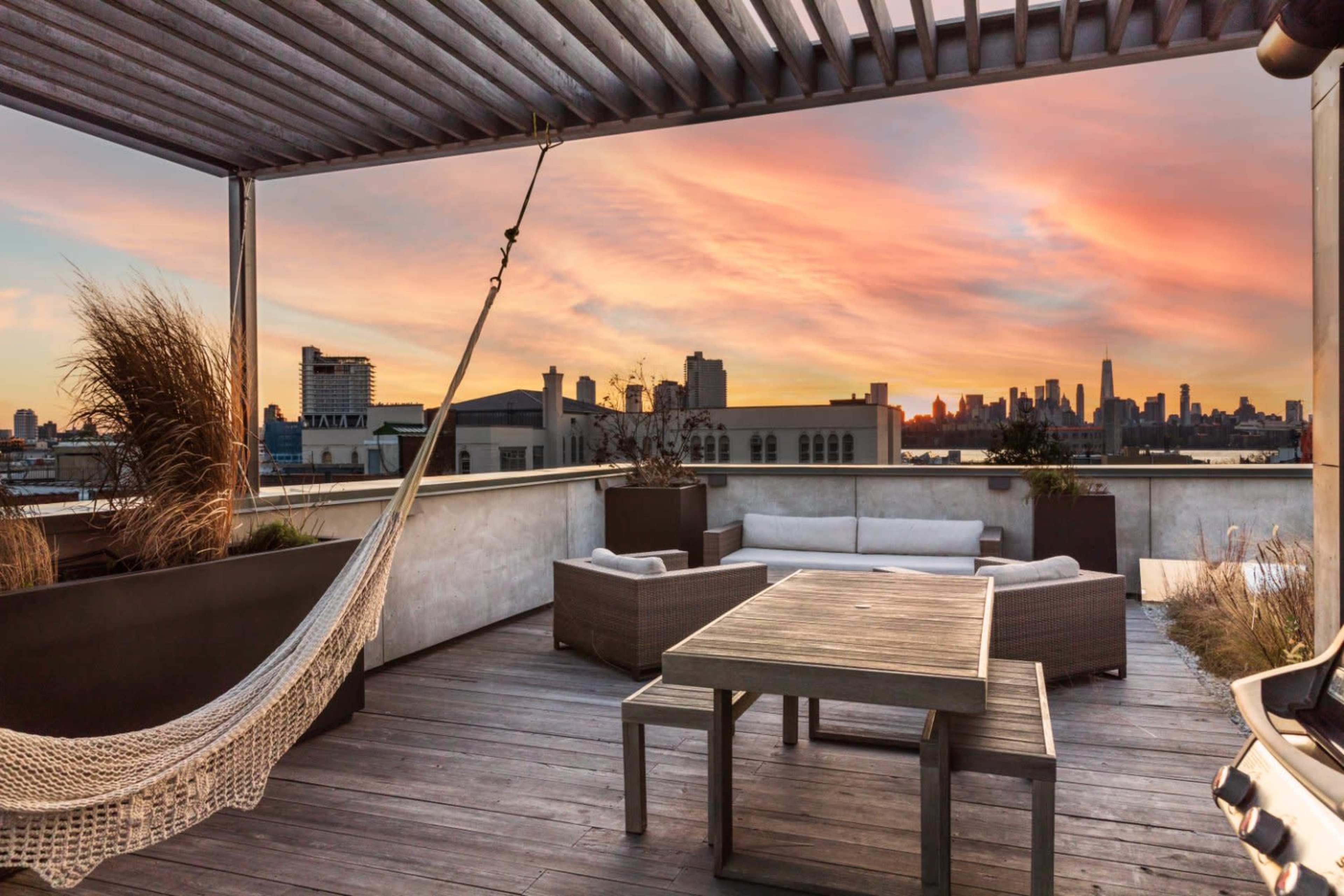 3K sq.ft Penthouse Duplex & Rooftop with Skyline Views Image in Greenpoint, Brooklyn, NY