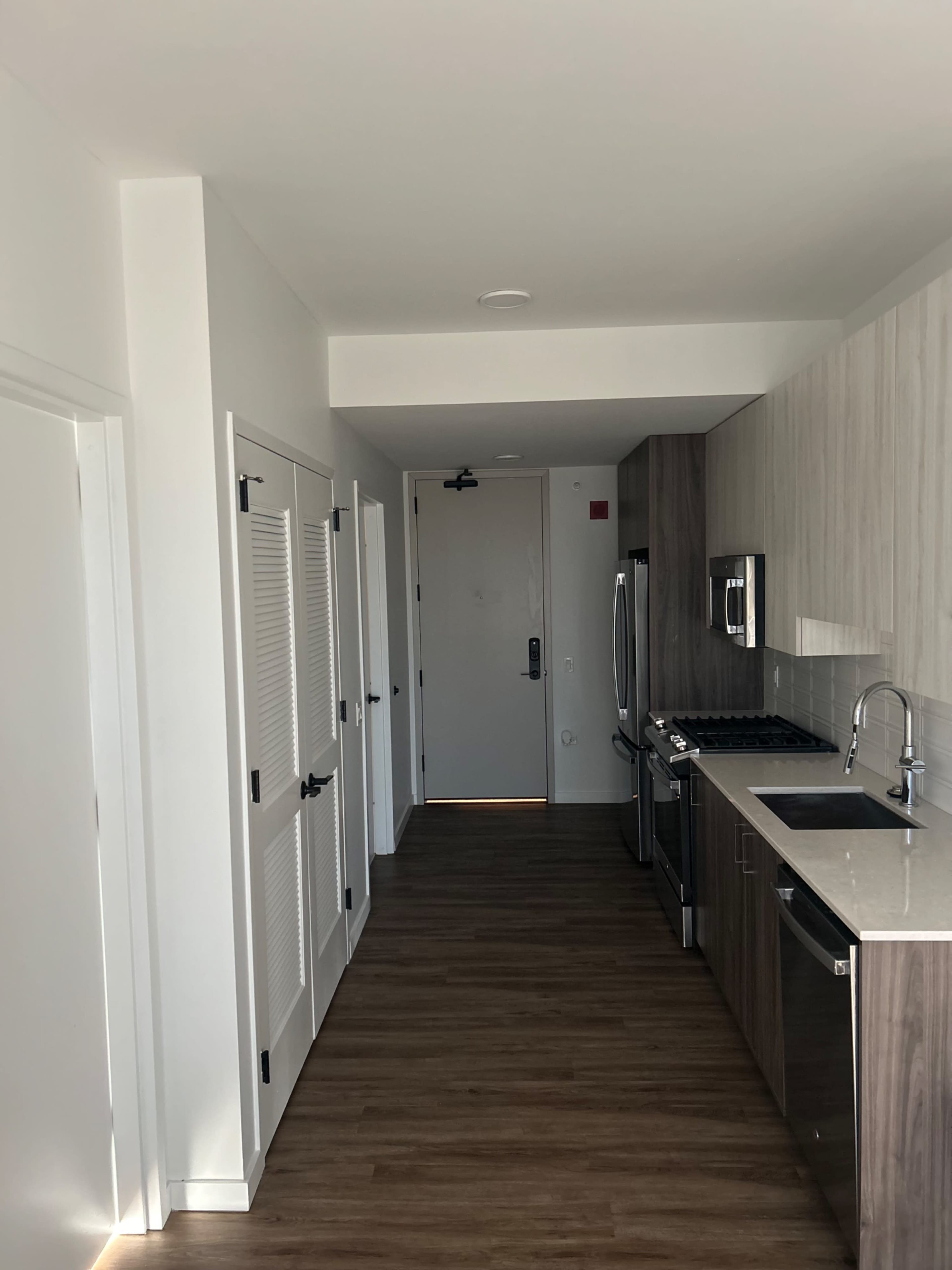 Luxury Fulton Market Apartment with Skyline View Image in Near West Side, Chicago, IL