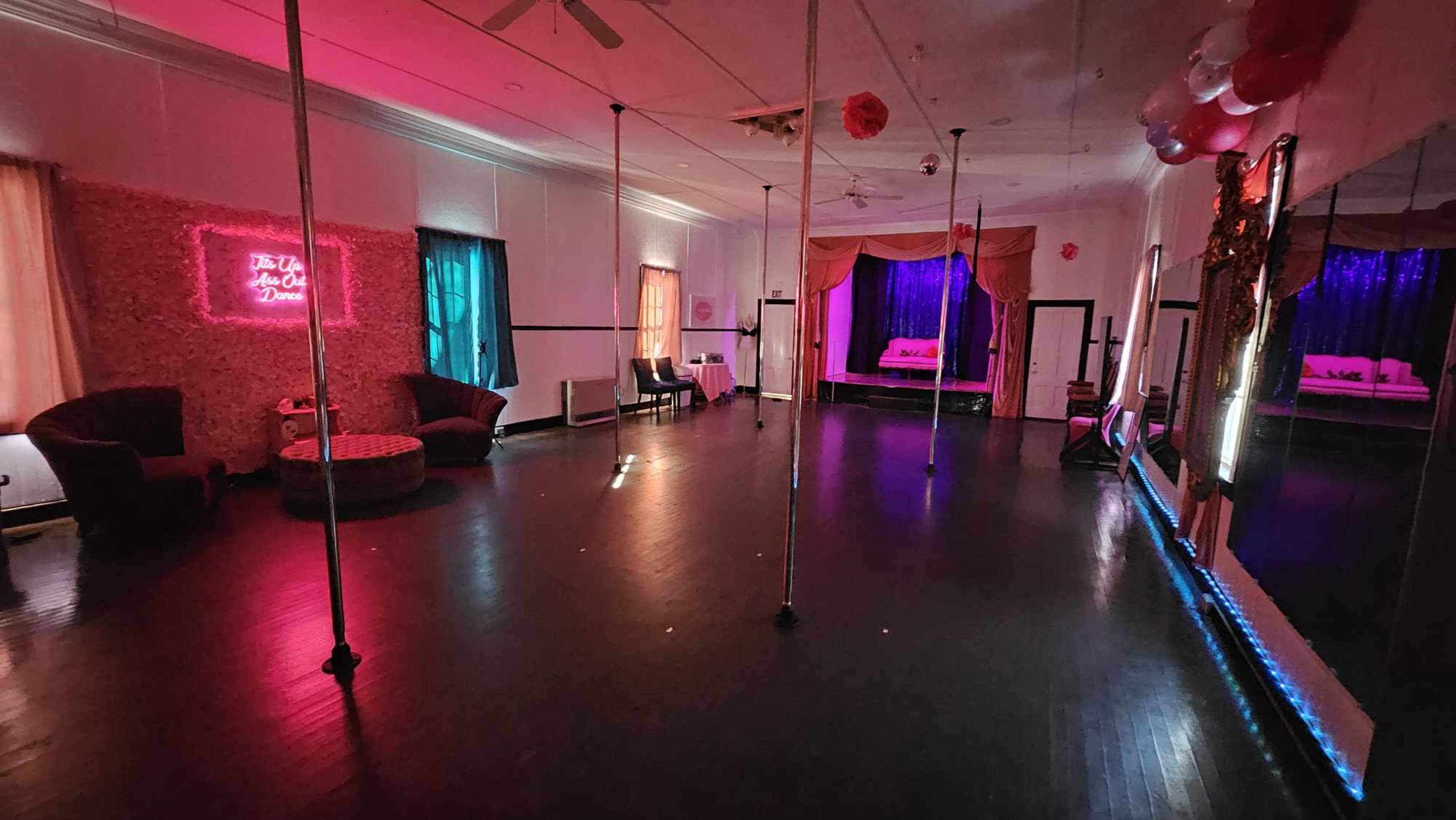 Perfectly Pink Dance studio for videos, photoshoots and classes. Image in Bath, Bath, ME