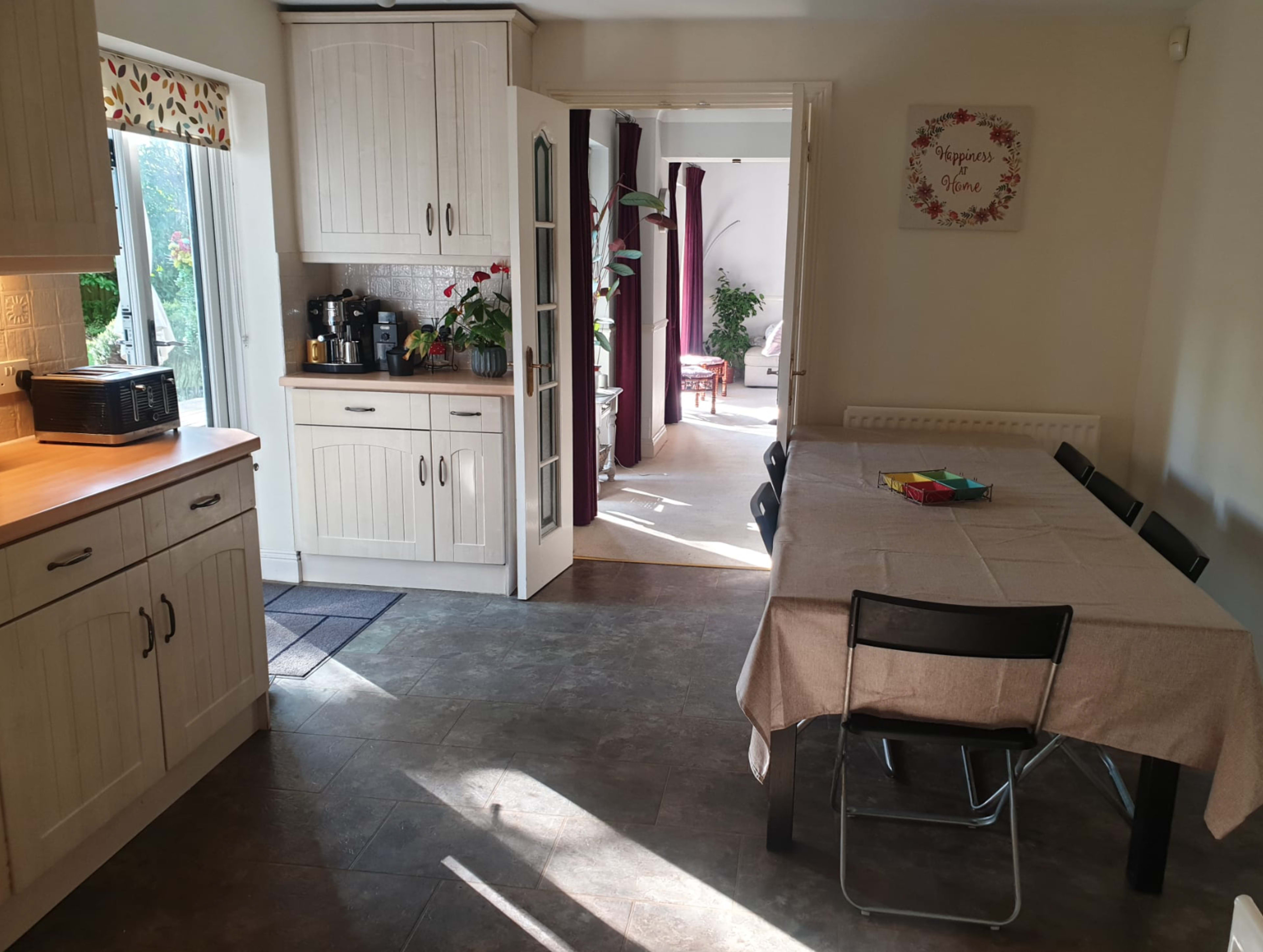 OFFICE DESK IN A PEACEFUL SETTING Image in Caterham-on-the-Hill, London, ENG