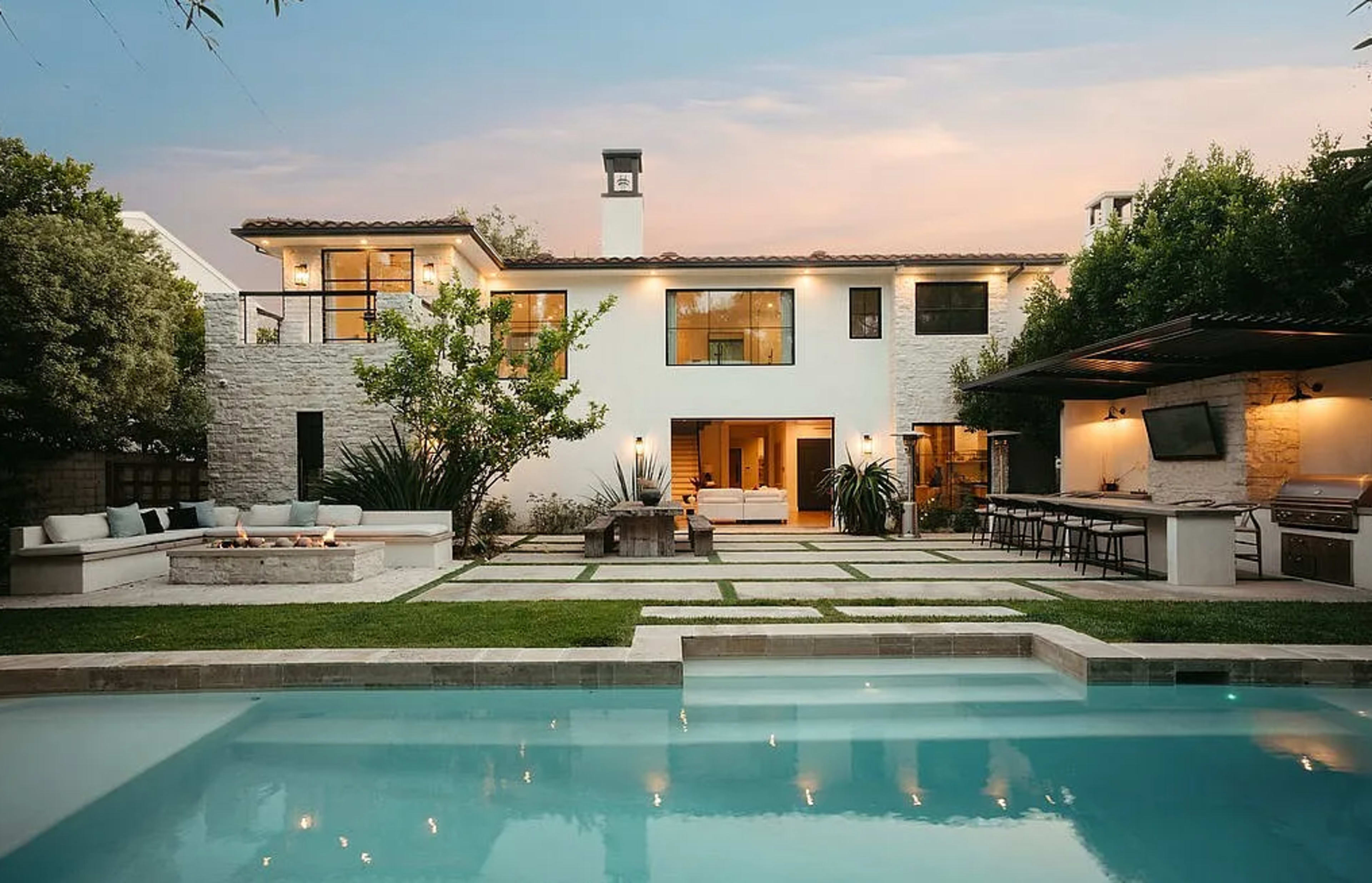 Wabi Sabi, clean, modern, lots of natural lighting, organic, content creation space Image in Newport Beach, Newport Beach, CA