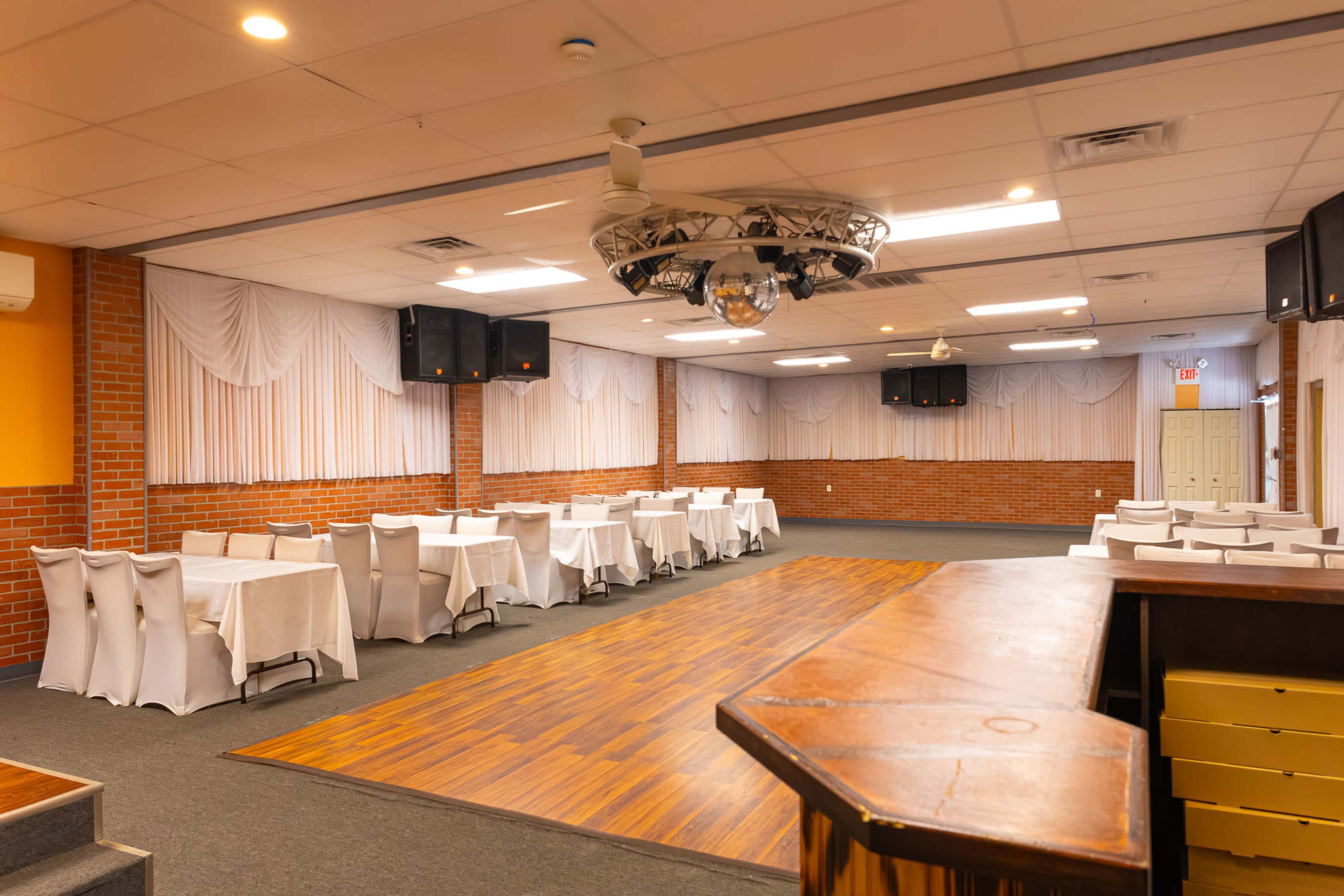 Spacious Rustic Banquet Hall in Croydon Ideal for Celebrations Image in Bristol Township, Croydon, PA