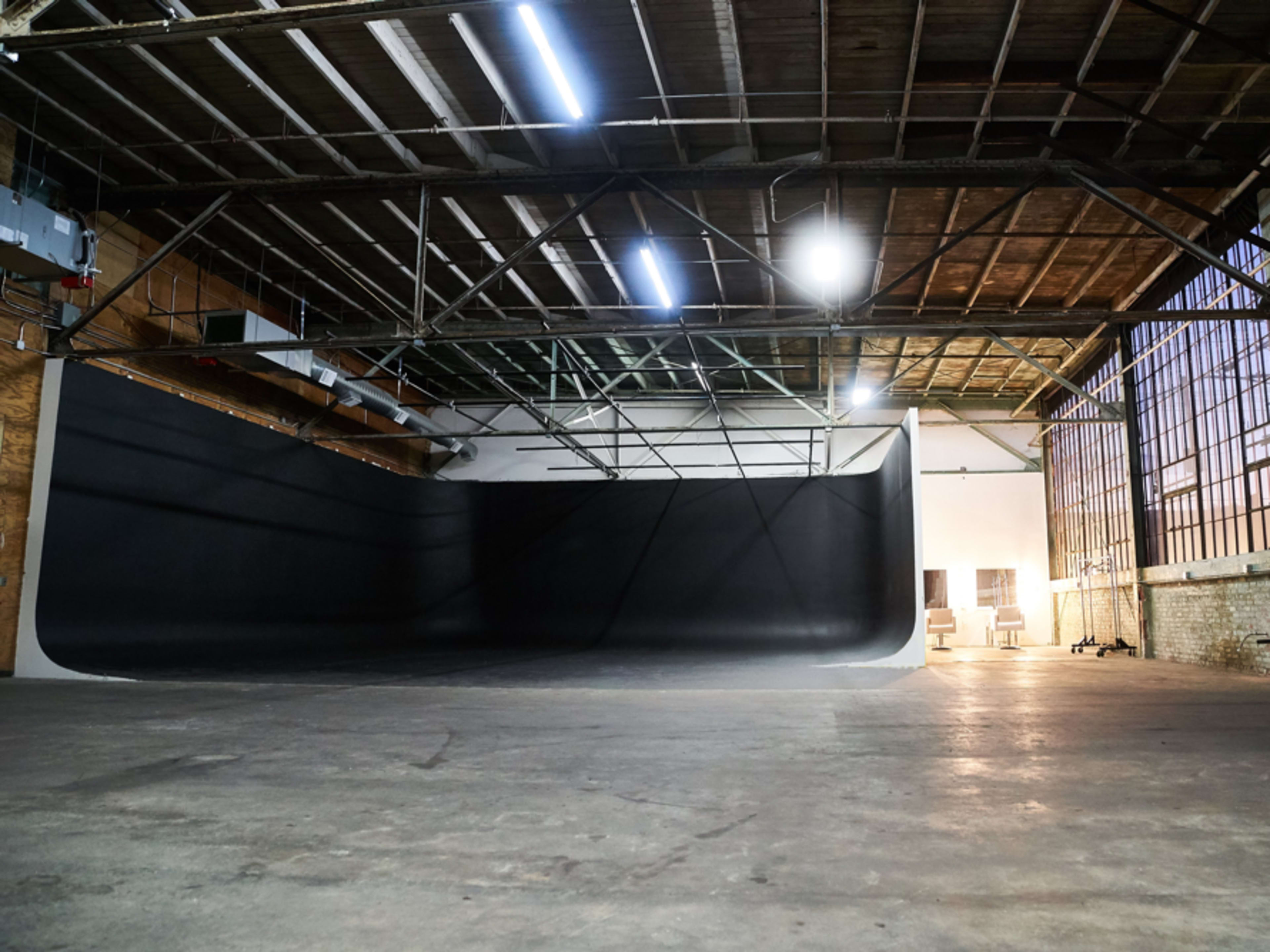 3 Wall Cyc: Center Stage