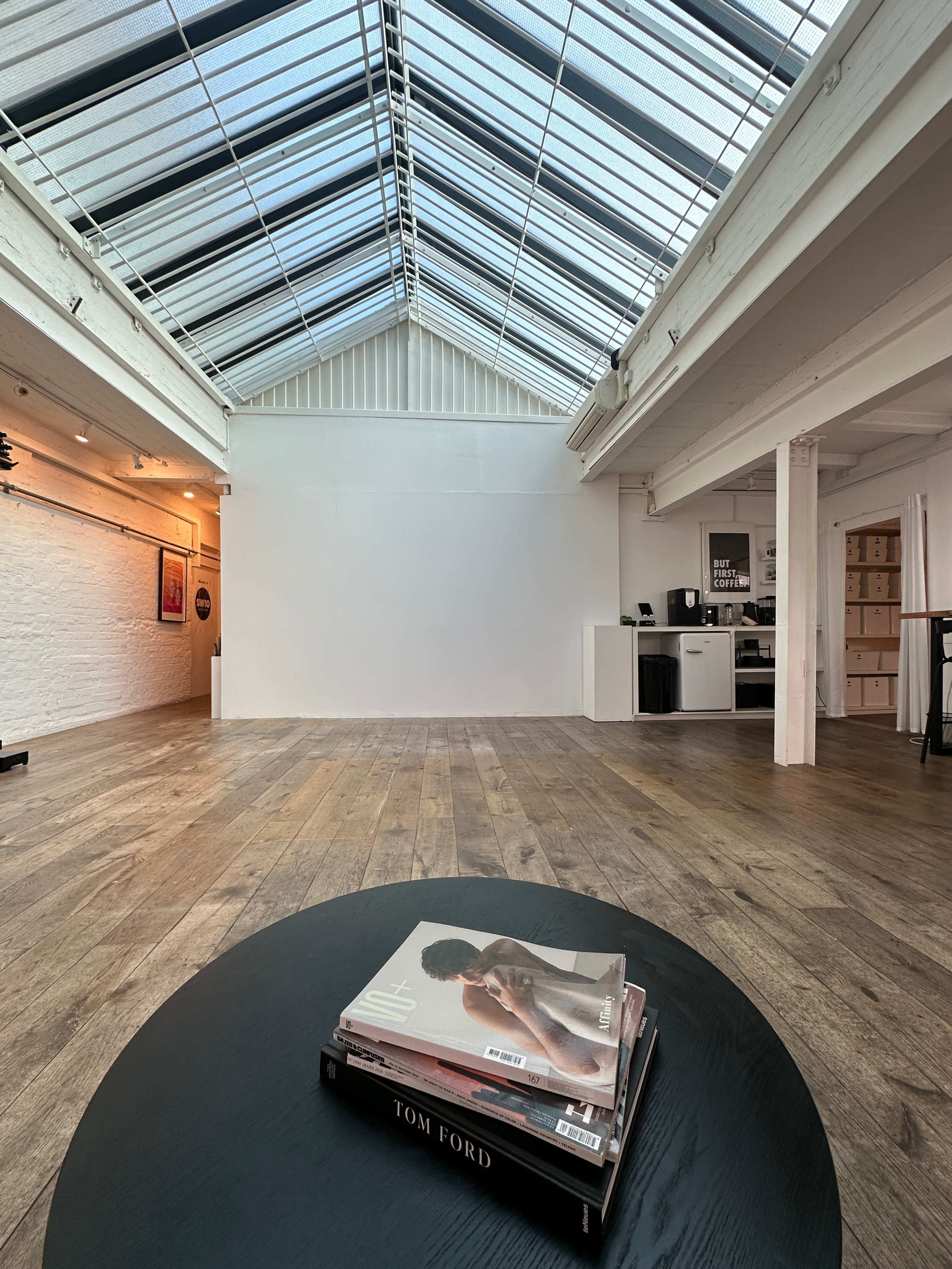Trendy Industrial Daylight Photo/Film Studio with Rooftop Chelsea Image in Chelsea, London, ENG