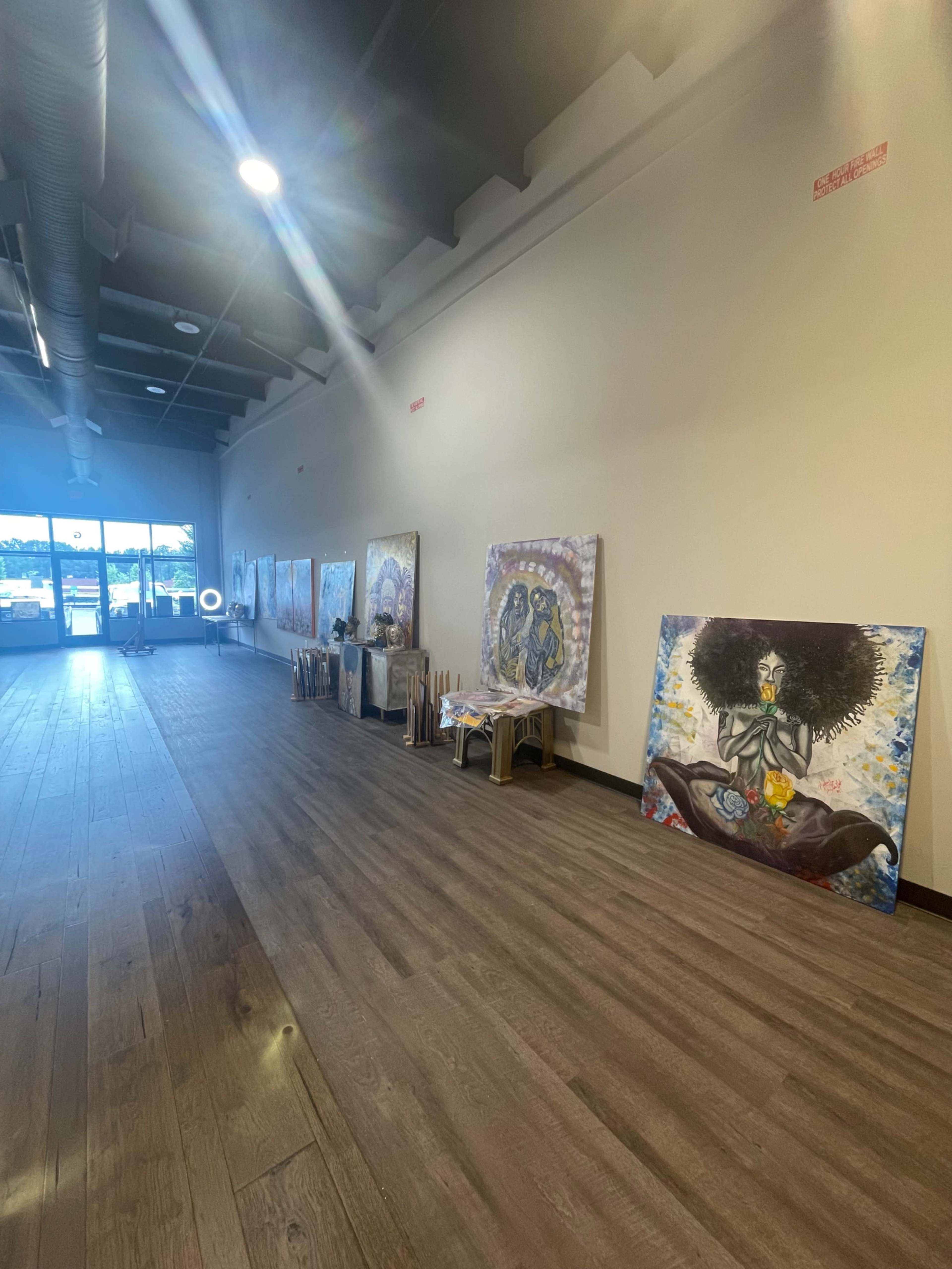 Woodstock Gallery Studio with Artistic Walls, Ideal for Shoots & Filming Image in Woodstock, Woodstock, GA