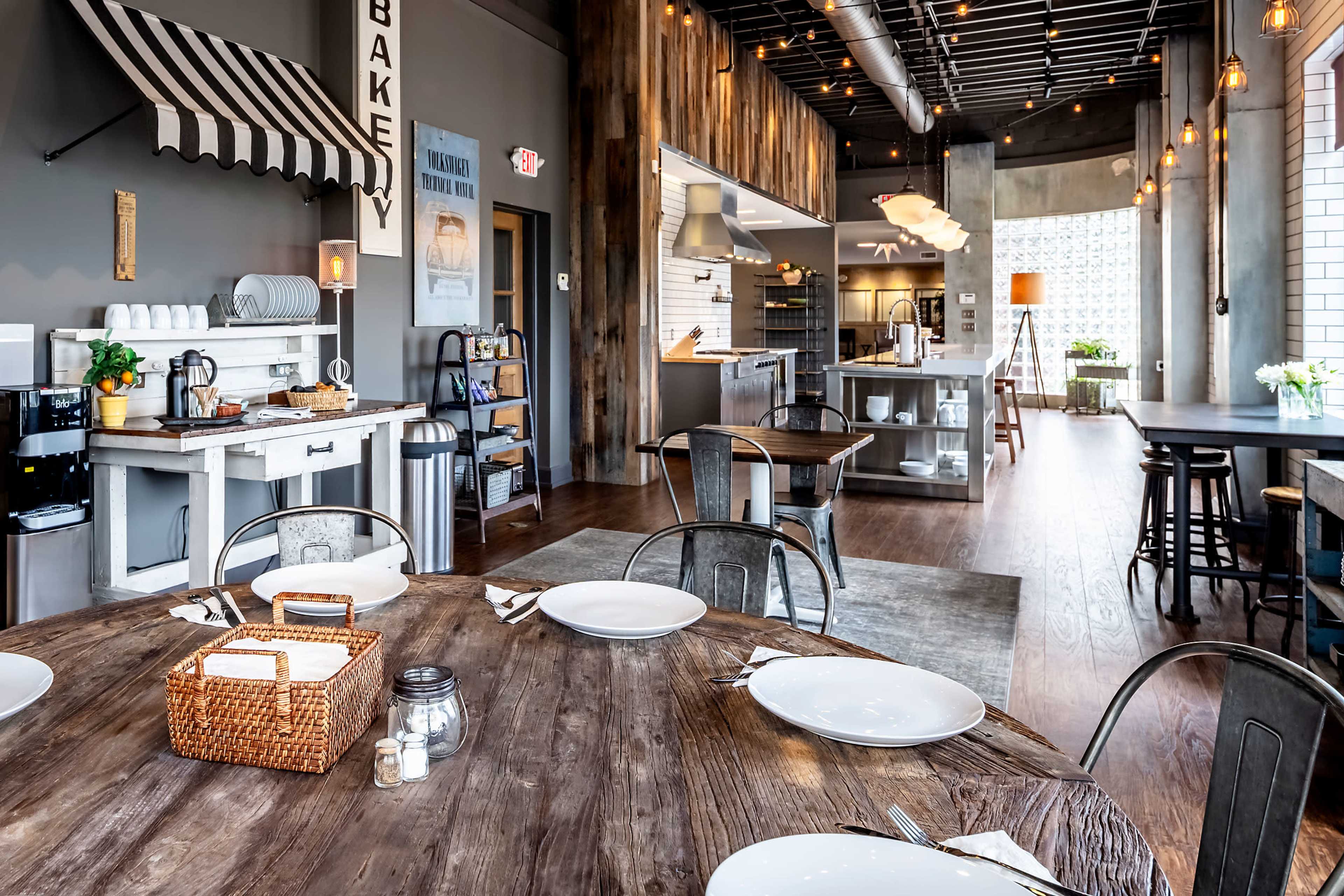 Creative space + kitchen for events, workshops & creative gatherings. Image in Clifton, Cincinnati, OH