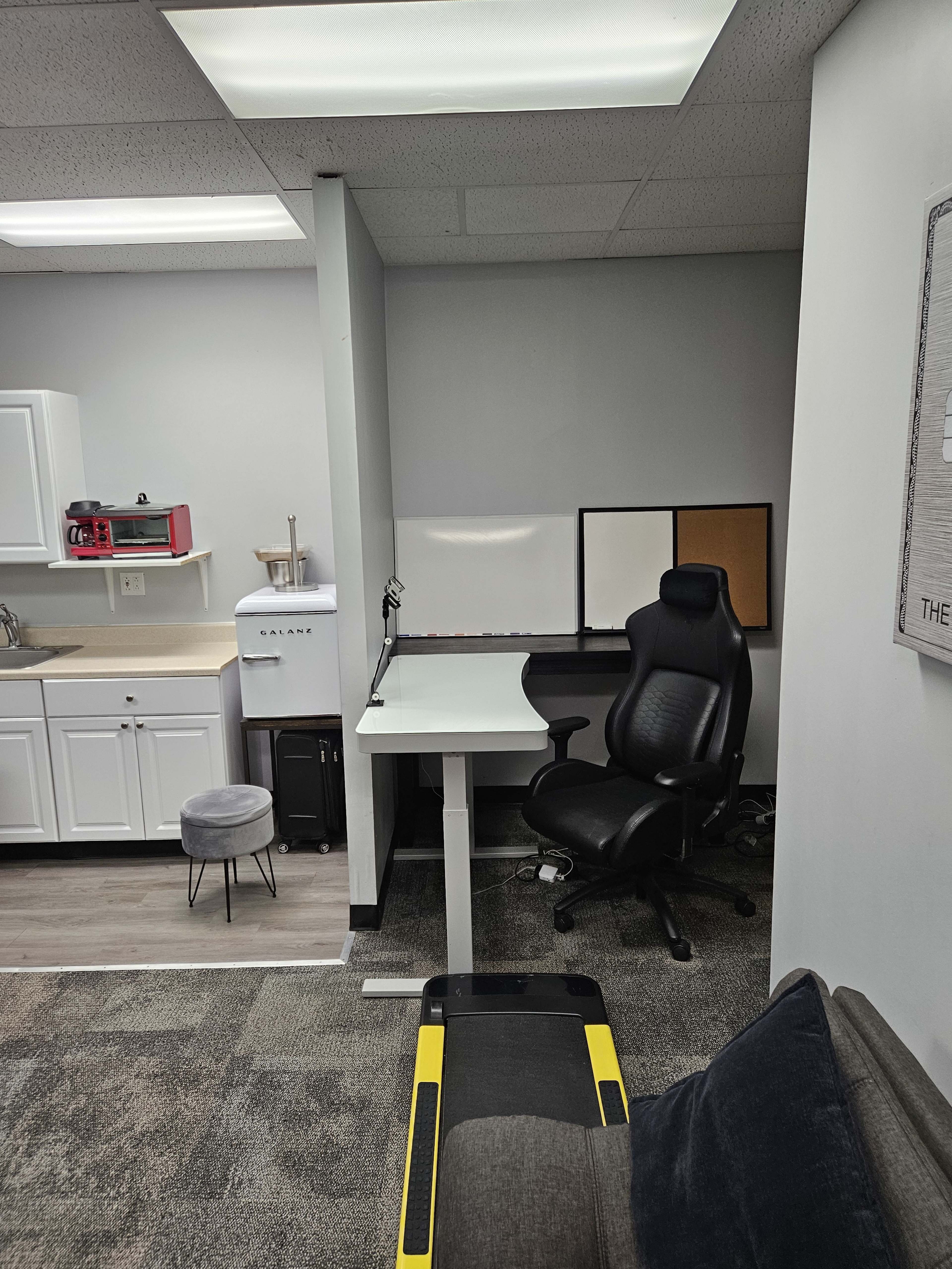 **Private Quiet Office Lounge in Montgomeryville – Lockable, High-Speed Wi-Fi, Snacks, 50% Off First Session** Image in Montgomery Township, Montgomeryville, PA