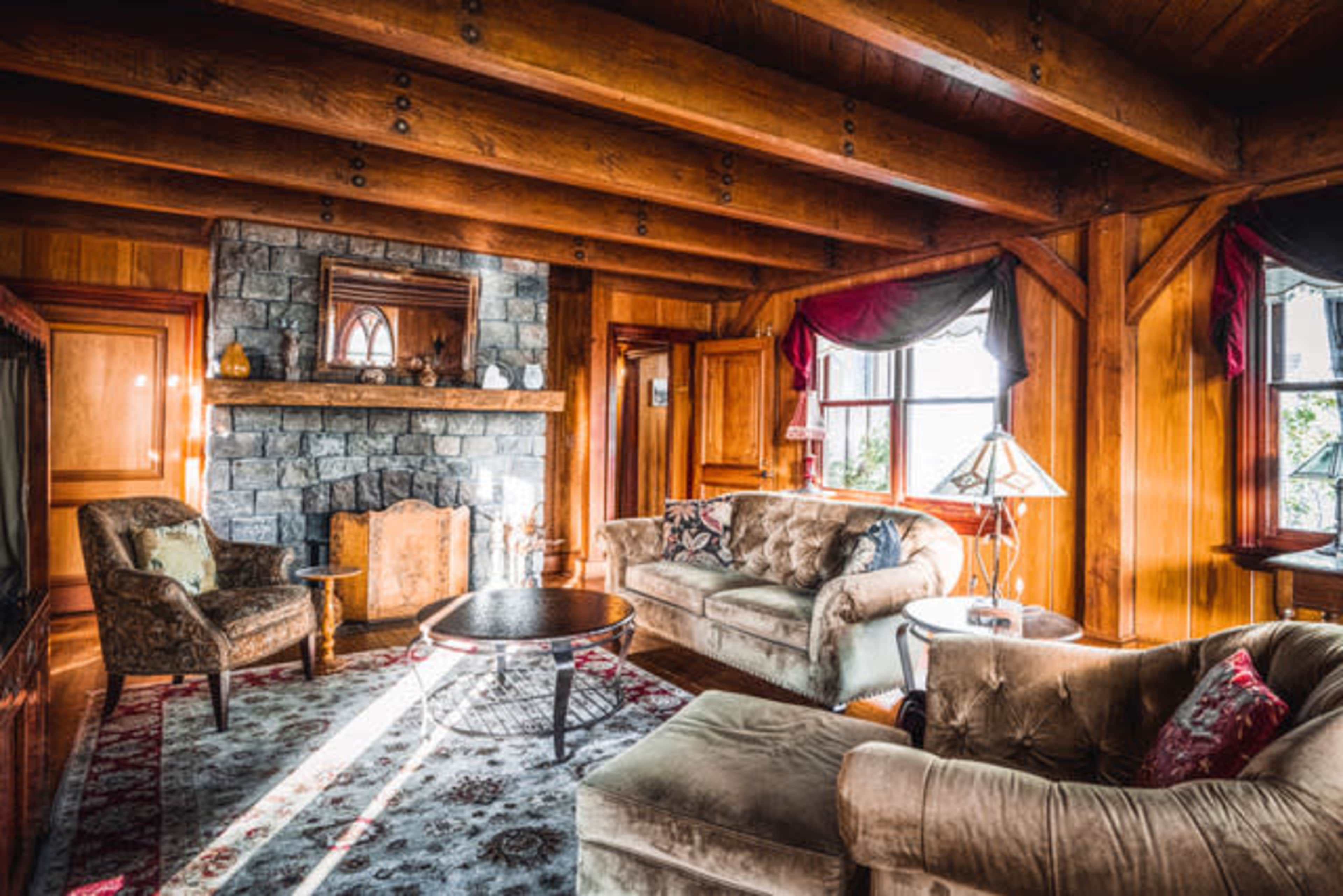 Downtown Historic Victorian Cottage with Stained Glass & Natural Light Image in Nevada City, Nevada City, CA