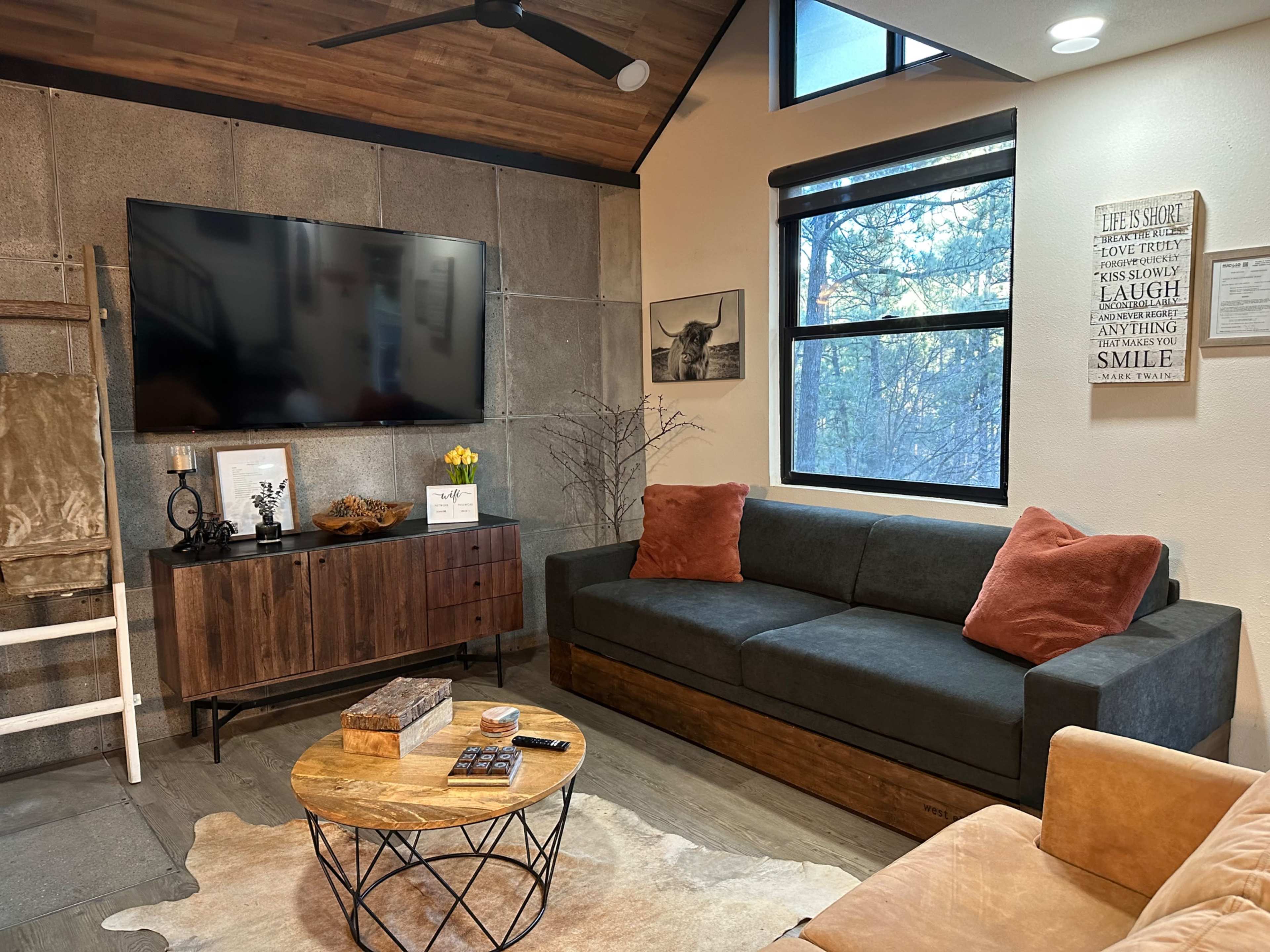 Cozy mountain Cabin with Balcony, beautiful backyard, close to downtown. Image in Ruidoso, Ruidoso, NM