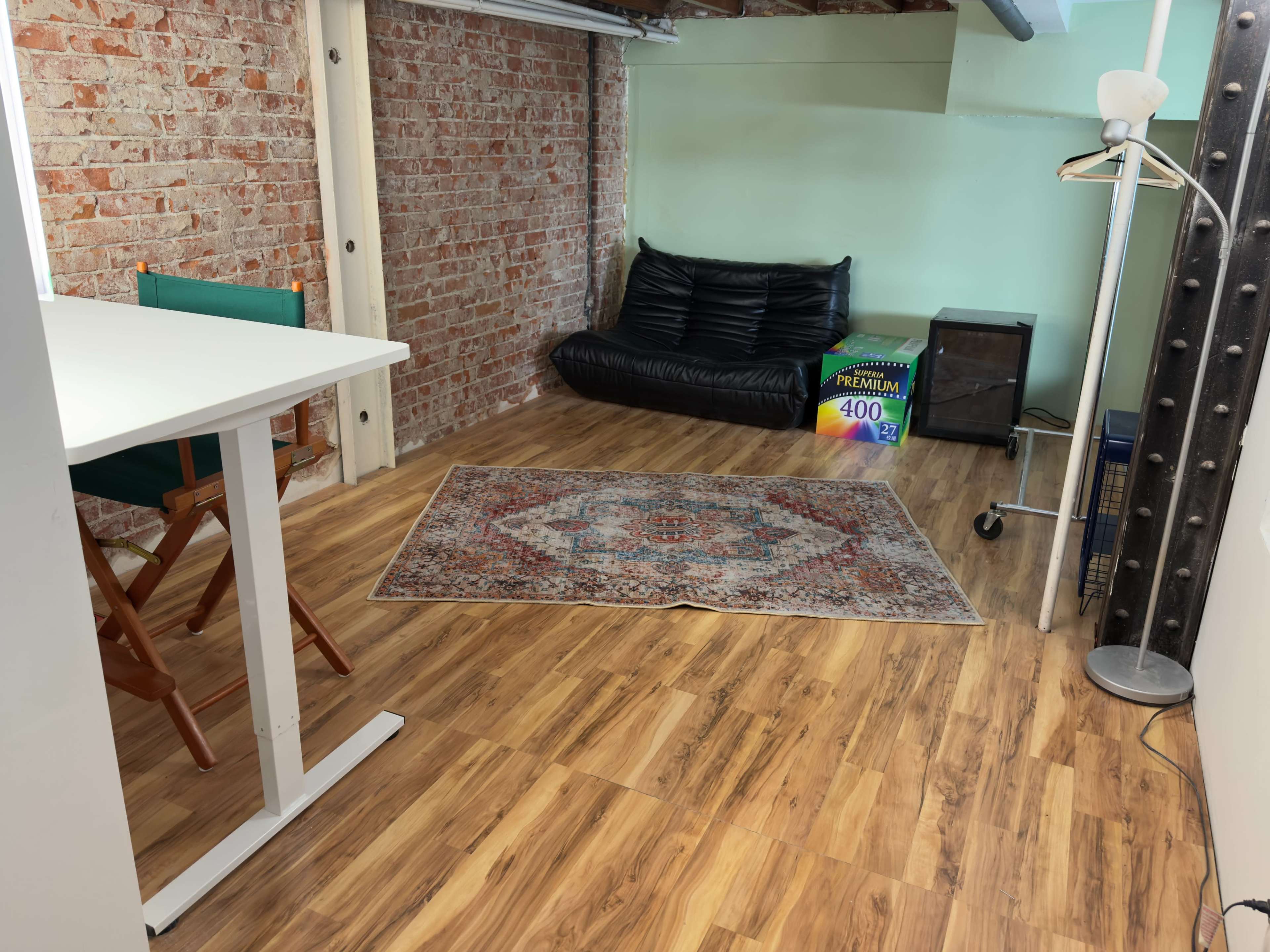 Photography Studio with Prelit Cyc Wall and Dressing Room in Film Lab Image in Central LA, los angeles, CA