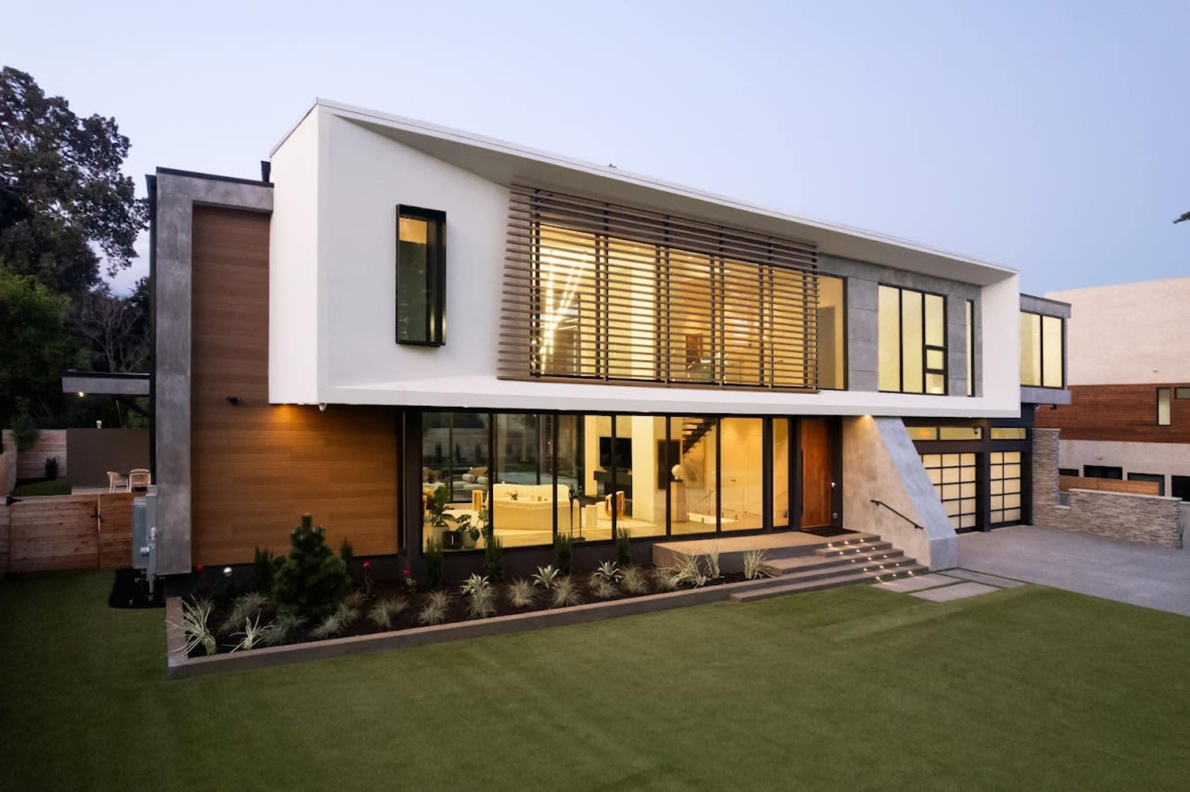 Contemporary Buckhead Mansion Image in Buckhead, Atlanta, GA