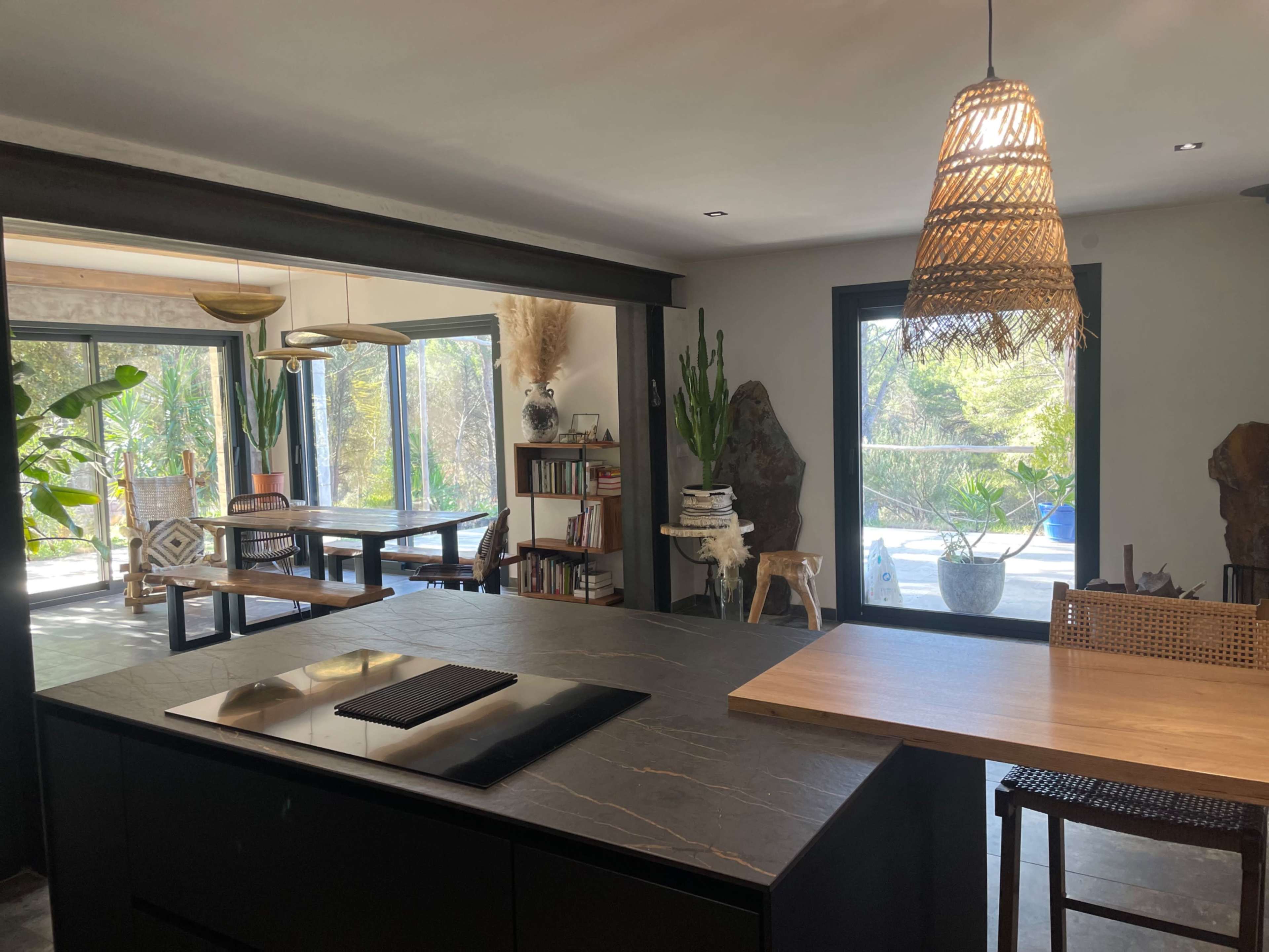 Sublime maison atypique et piscine lagon XXL Image in , Ventabren