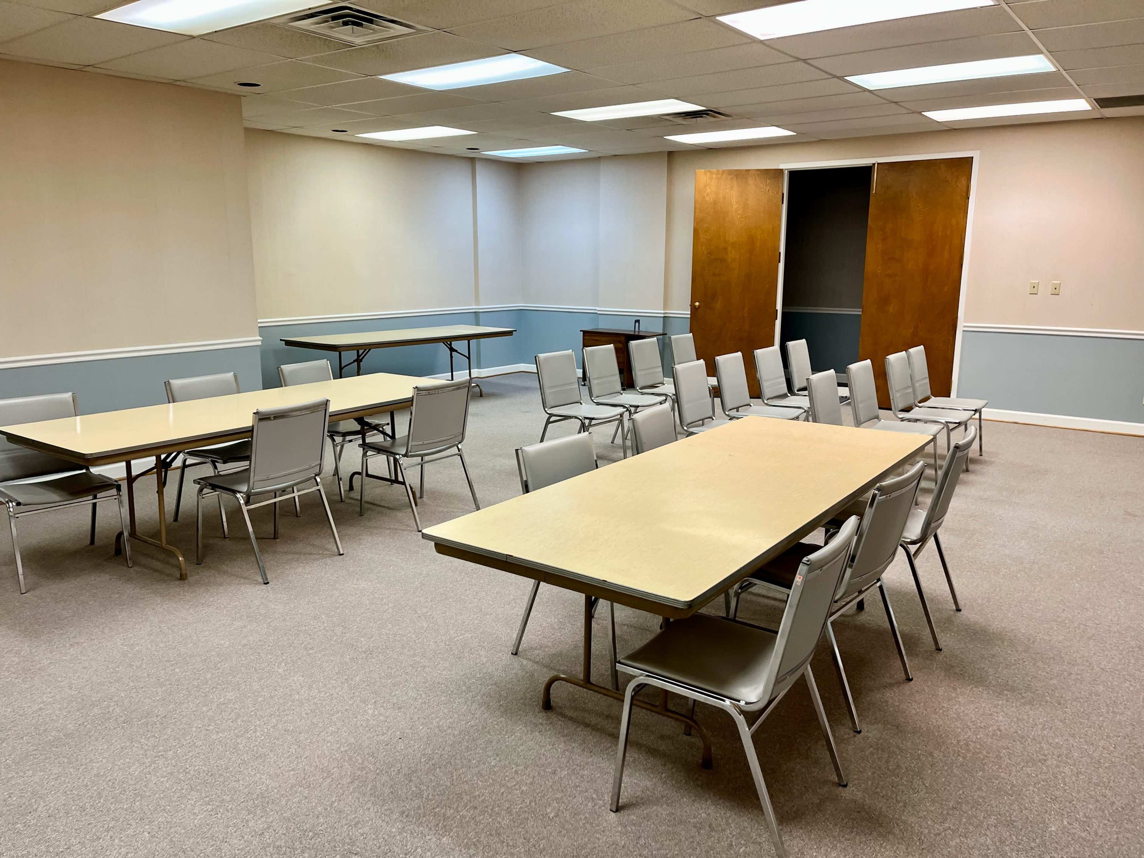 Spacious Conference Room Perfect for Meetings, Workshops, Classroom and Presentations Minutes from the Airport Image in South Nashville, Nashville, TN
