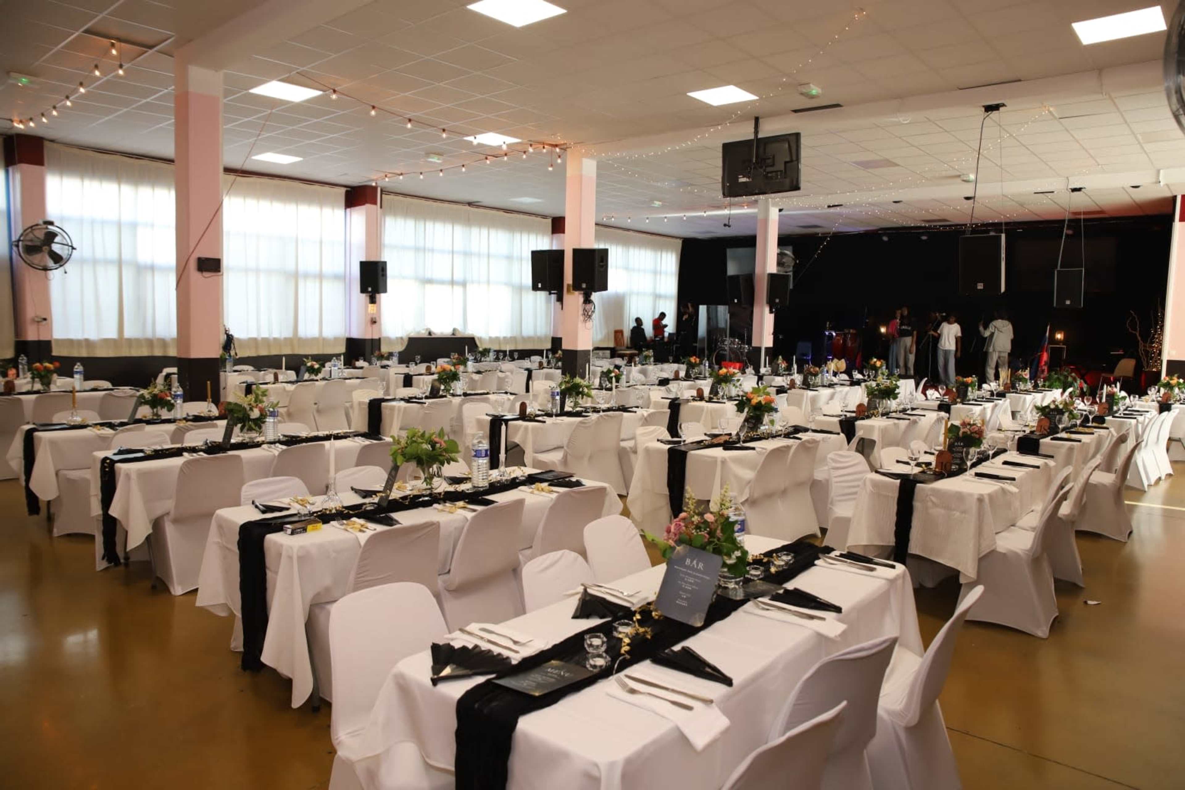 Salle de conférence, seminaire, concert, gala, tout types d'événement, spacieux avec accès parking gratuit Image dans , Villejuif, 