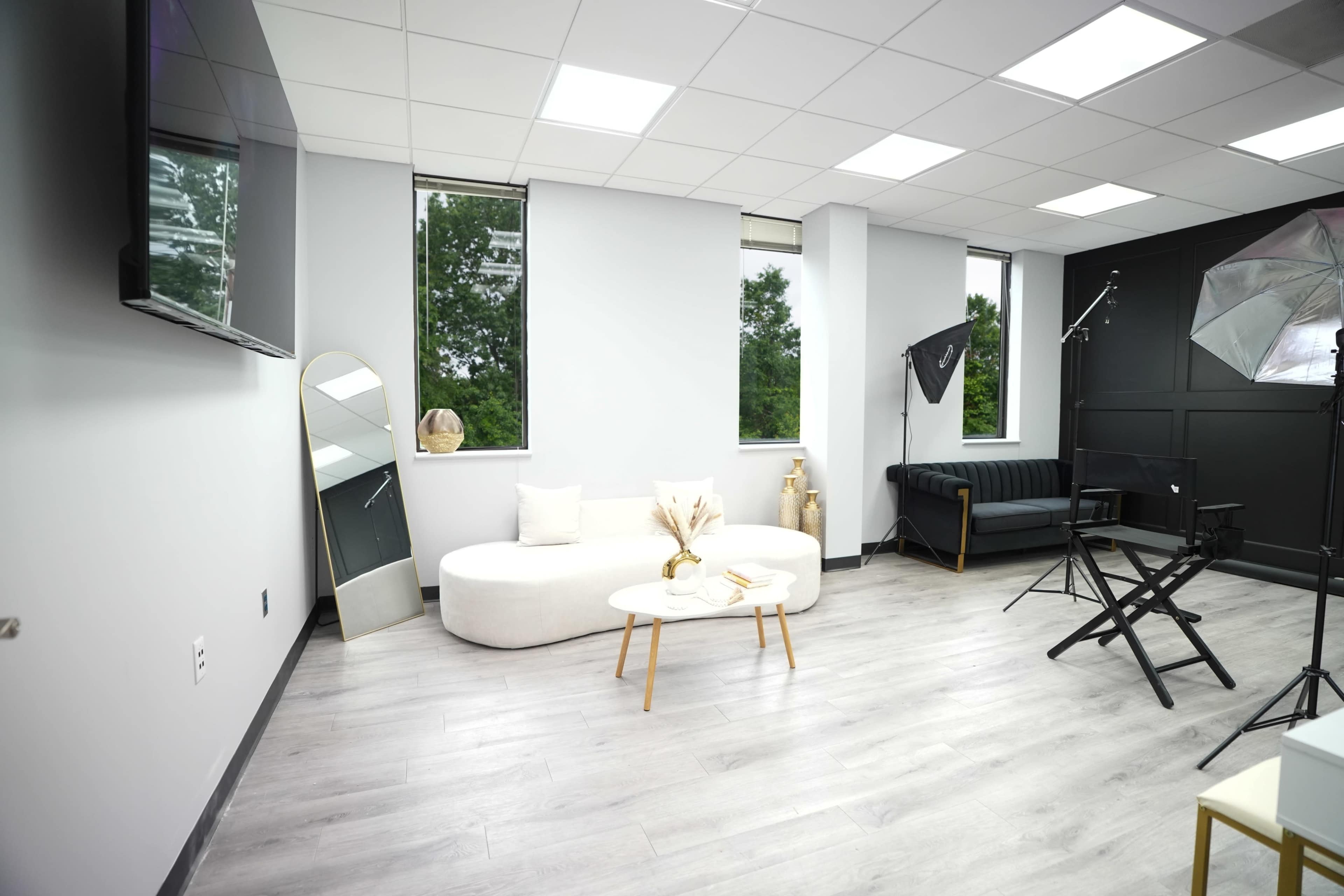 Luxury 24/7 Studio in Downtown Laurel – Furnished w/ Free Parking, Wi-Fi & Glam Station Image in Laurel, laurel, MD