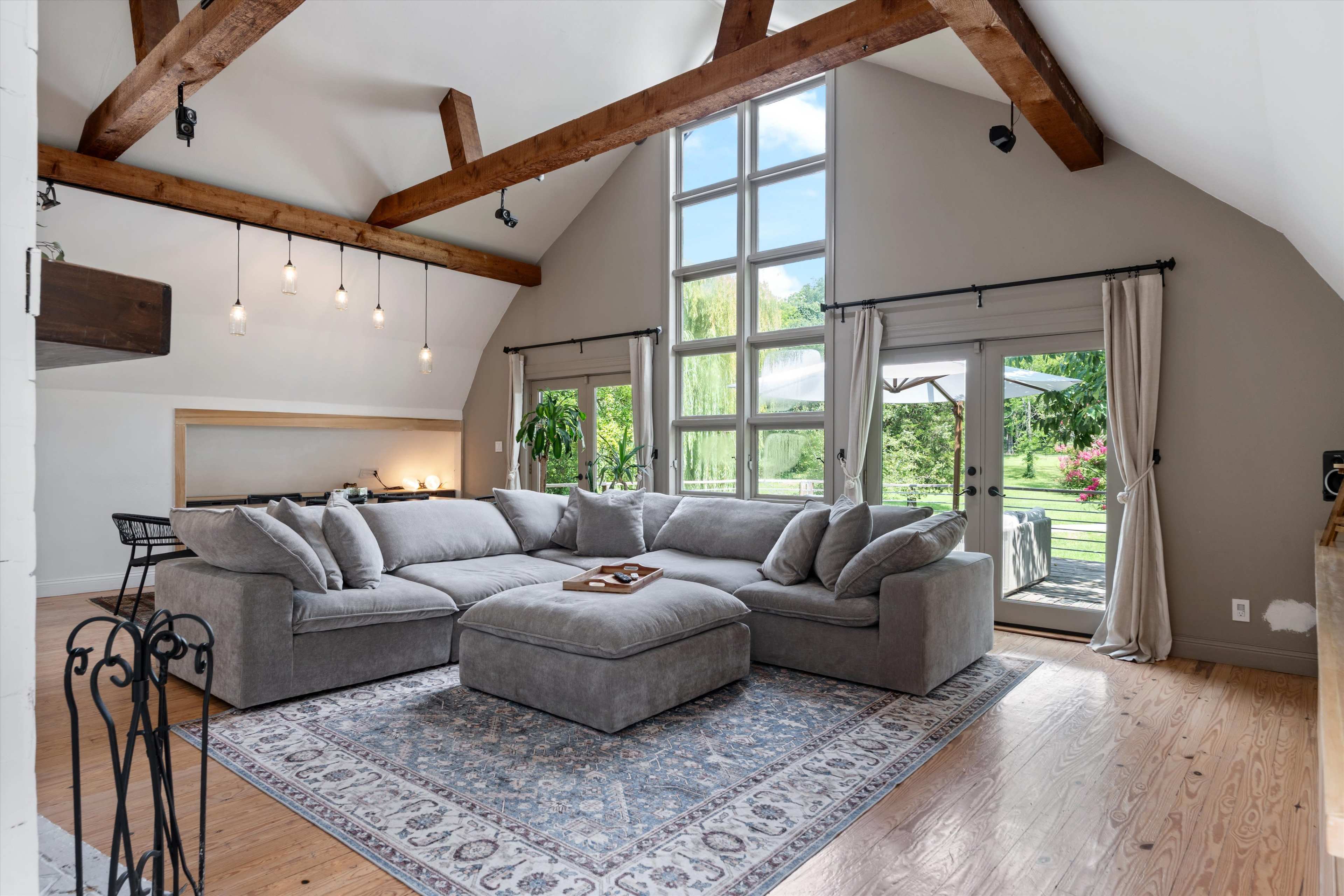 Serene Forest Hills Meeting Venue with Breakout Rooms and Outdoor Space Image in Forest Hills, Nashville, TN