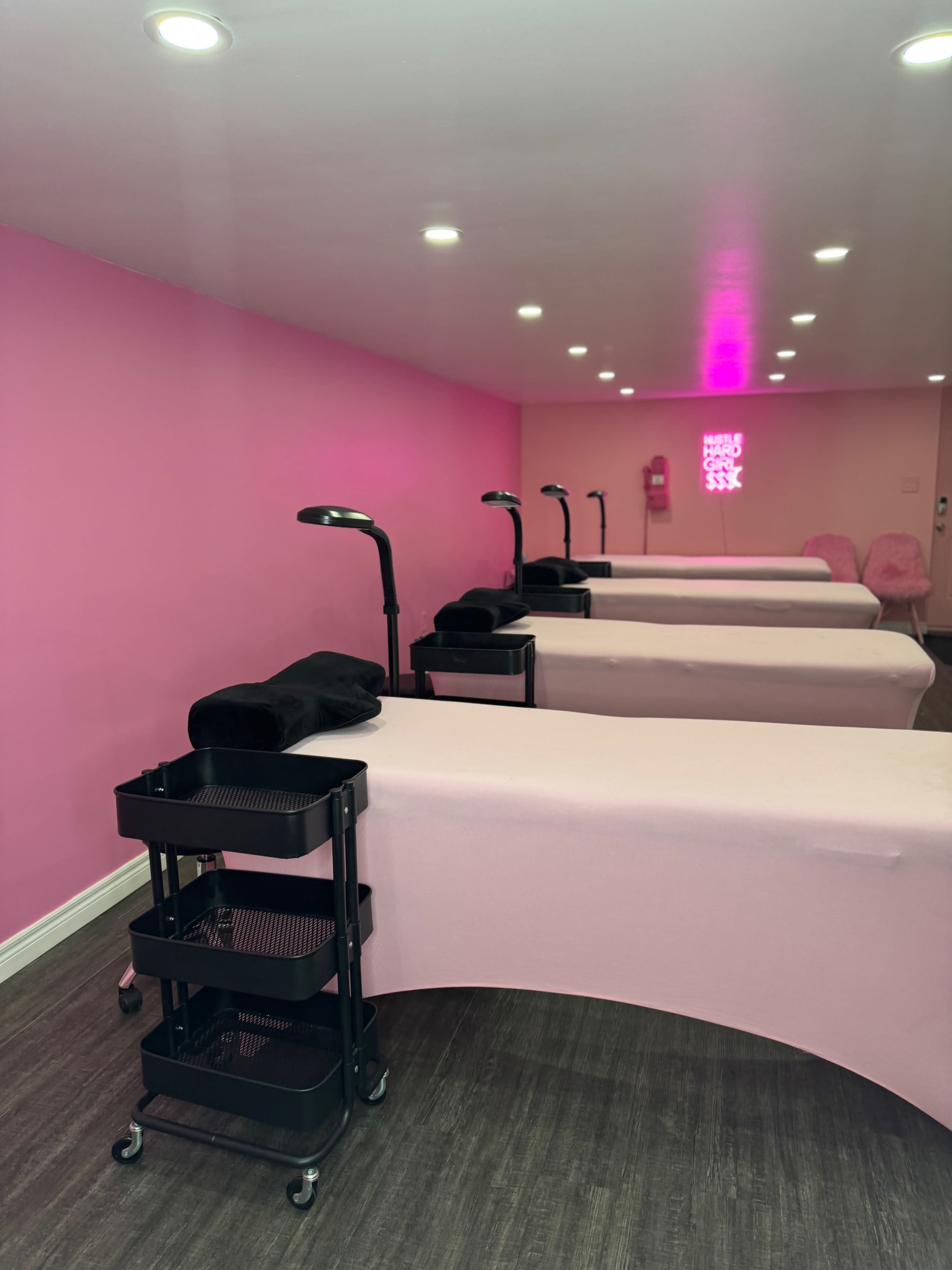 Downtown Training Studio – Spacious Open Concept Beauty Academy Image in Bracondale Hill, Toronto, ON