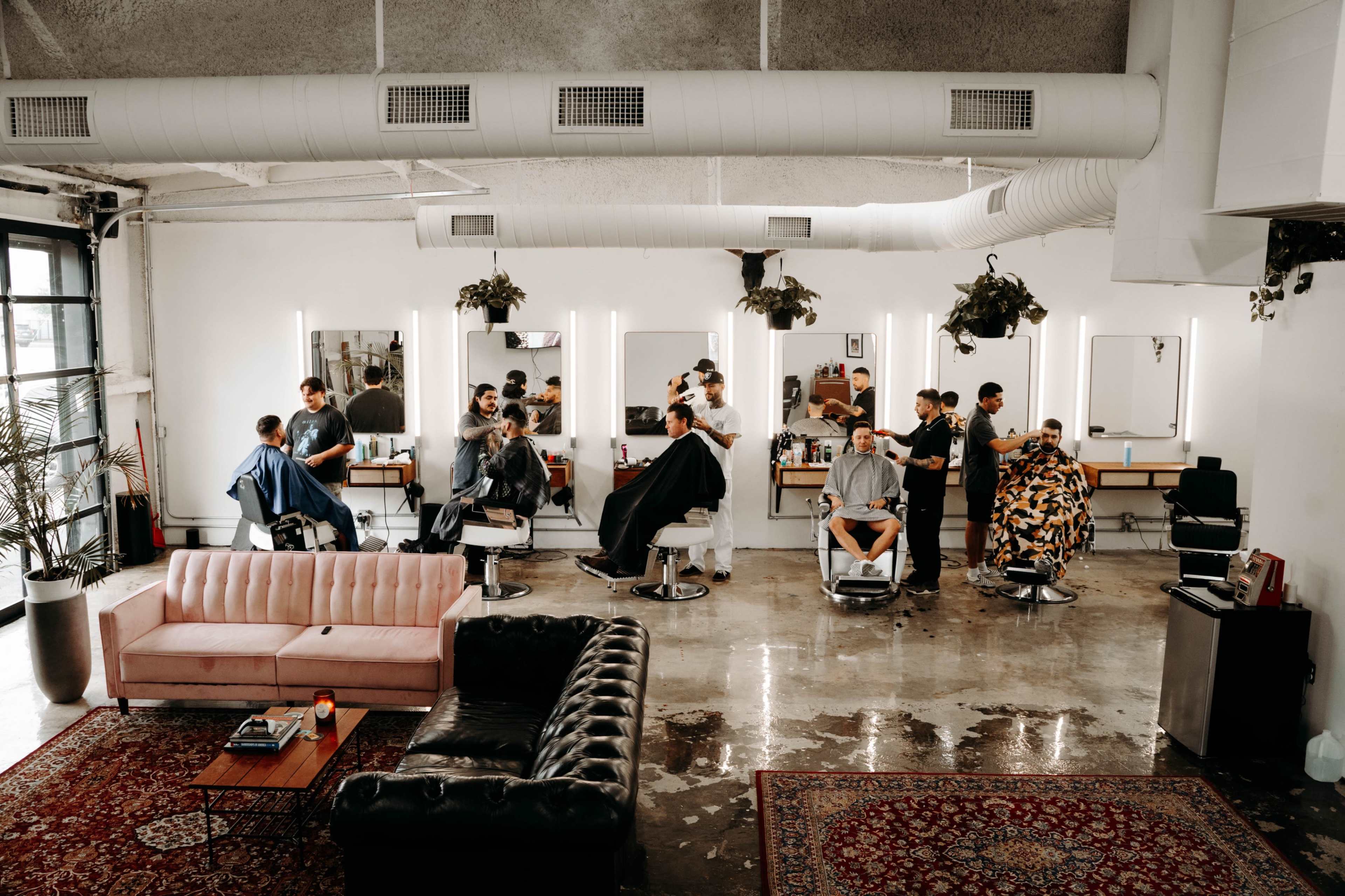 Modern barber shop with a downtown view and great lighting Image in Greater Eastwood, Houston, TX