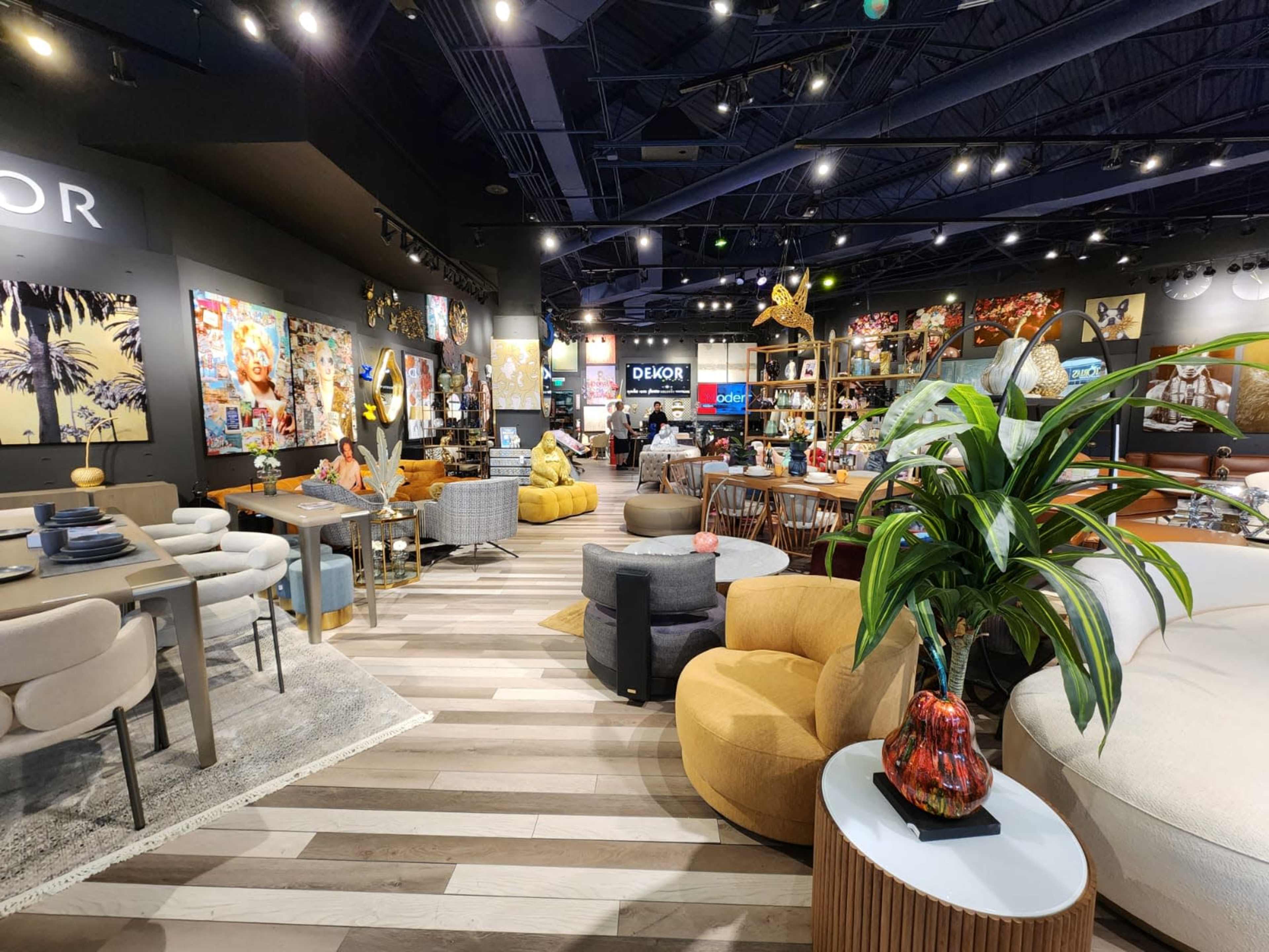 Luxury Creative Showroom & Business Hub | Photoshoots, Podcasts, Networking & Events Image in Doral, Doral, FL