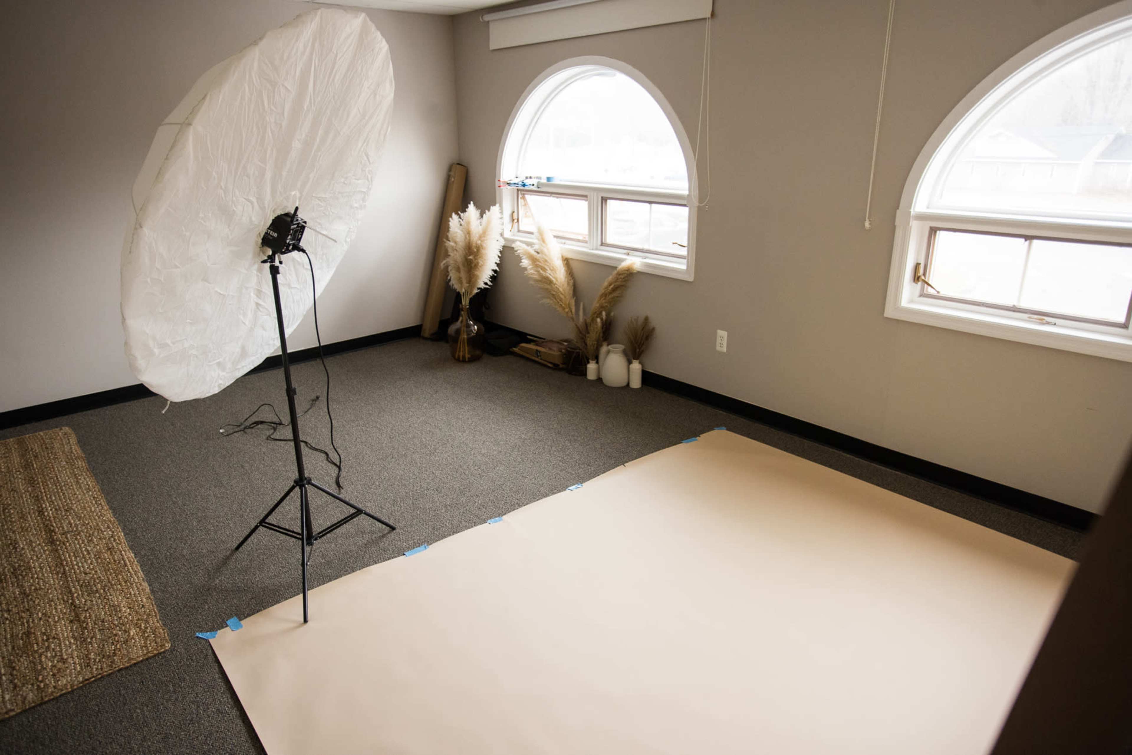 Versatile Space for Photo Shoots, Meetings, and More Image in Howell Township, Howell, NJ