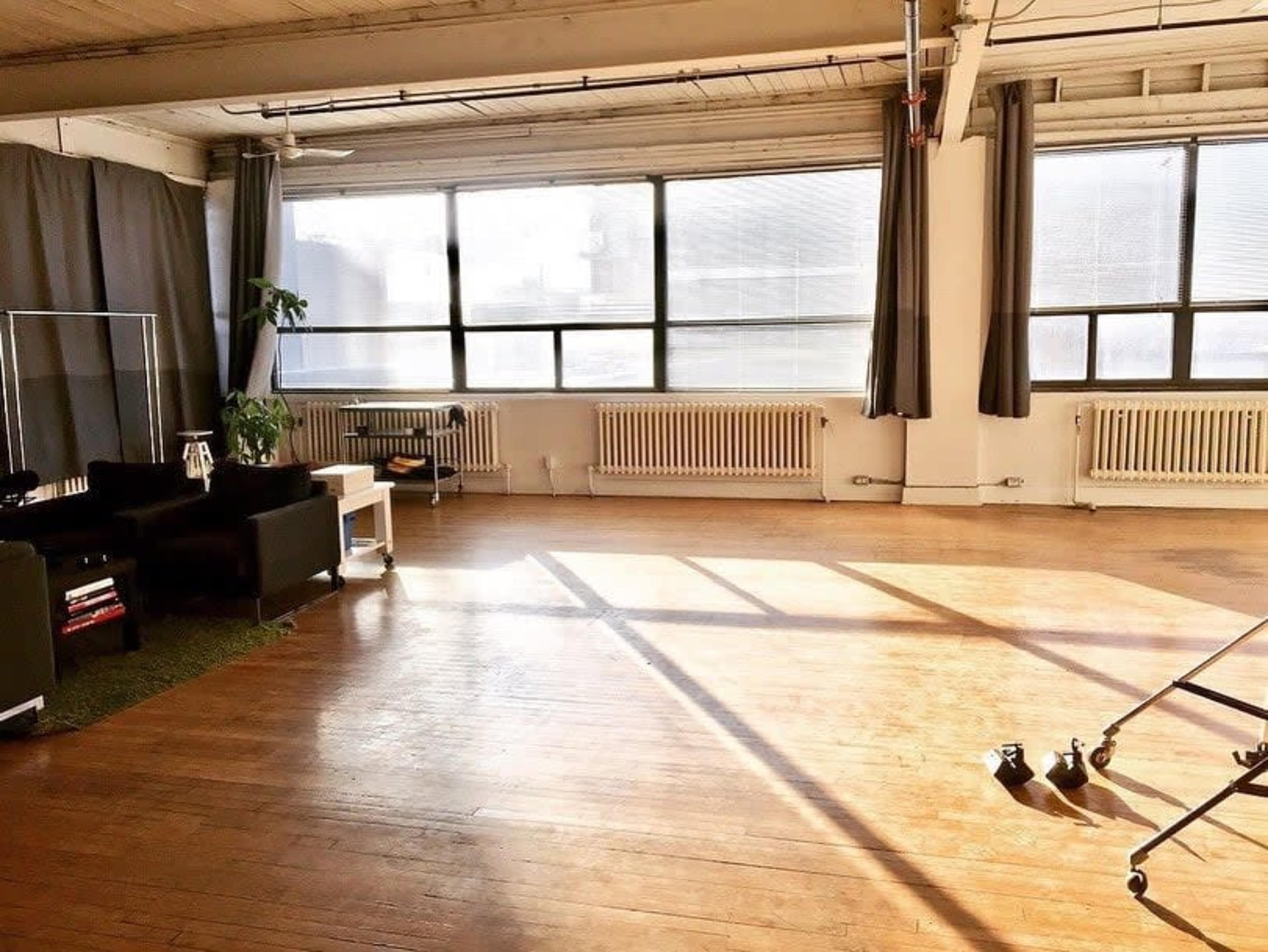 STUDIO 311 | Toronto Rustic & Open Concept Hard-Loft Studio Image in Riverside, Toronto, ON