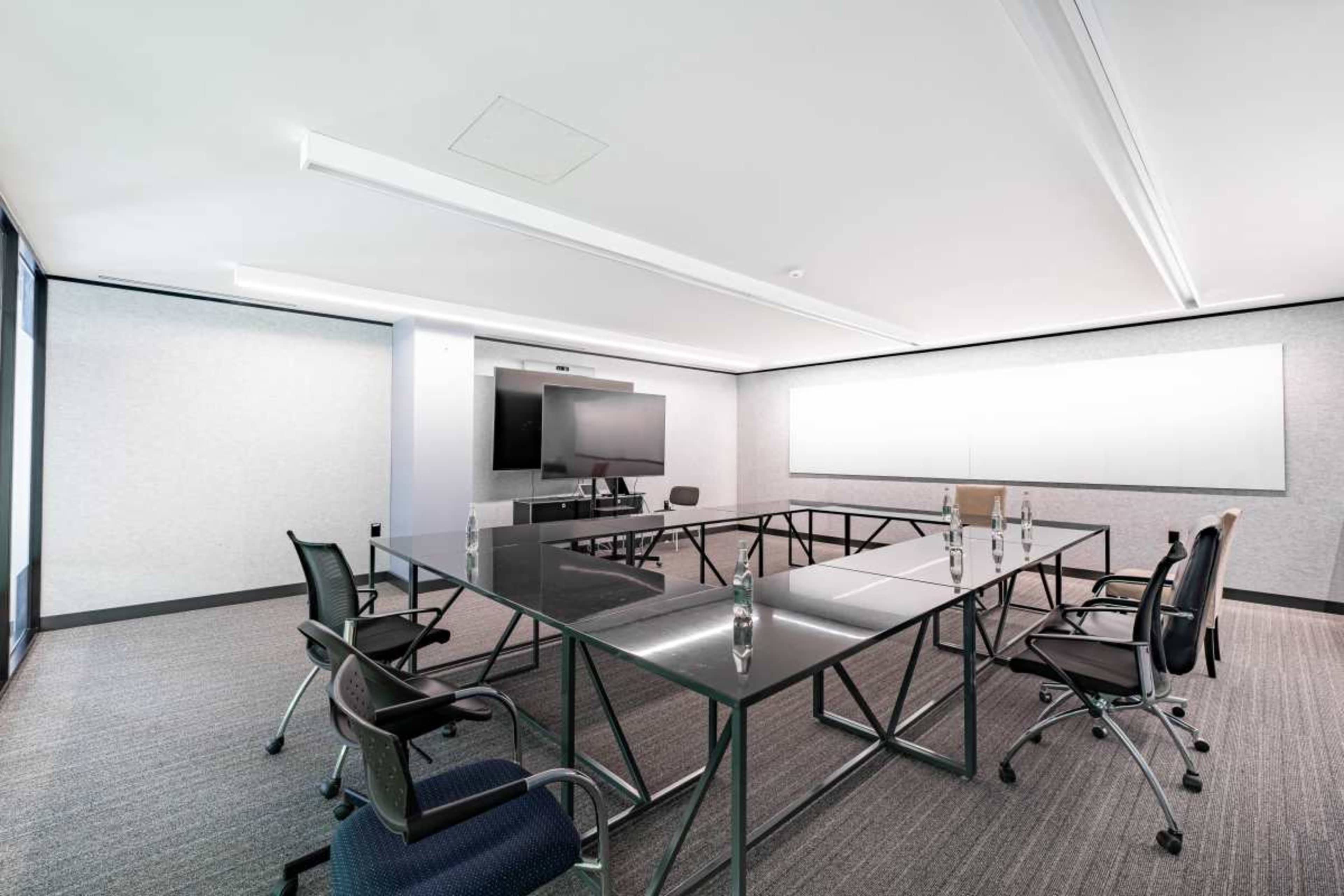 Downtown Creative Hub  with flexible spaces Image in Central Vancouver, VANCOUVER, BC